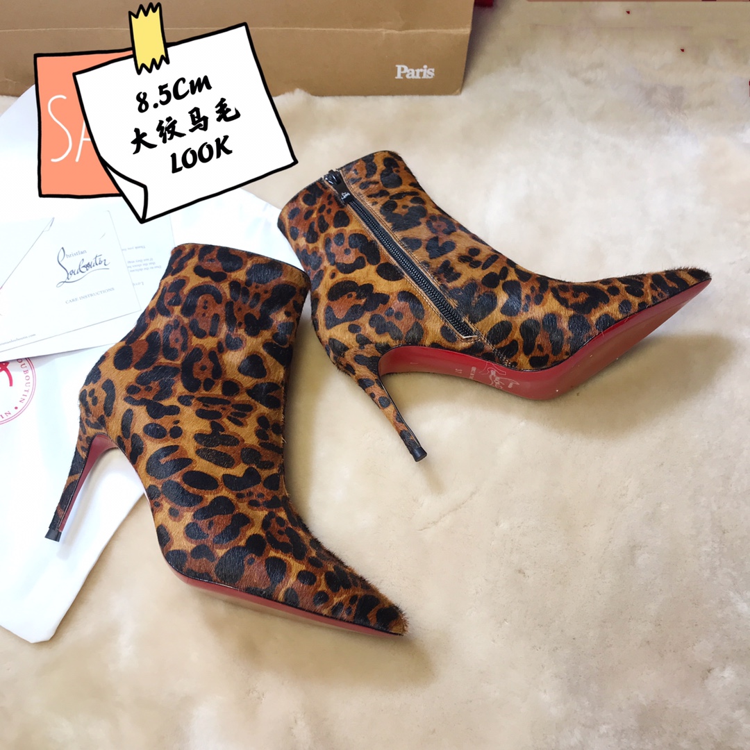 NO:604762,High-end customized autumn and winter horsehair boots series!  H8.5Cm, size 34-42. Private model trademark zipper19860909高端订制 秋冬马毛款靴系列！ H8.5Cm,尺码34-42码.私模商标拉链 X39-小斑点豹纹马毛,官网同步 标准欧码 Reference:x39- Color:brown Material:printed pony Lining:goat leather Heel heigh:8.5Cm Sole:leather sole Size:EUR 34－42（US 4一11) :,,christian louboutin,boots,Women's Shoes