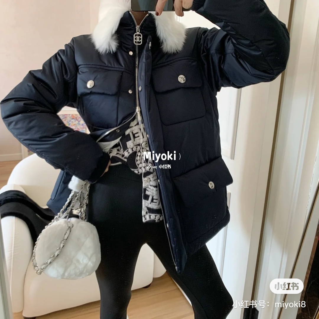 [Chanel Women