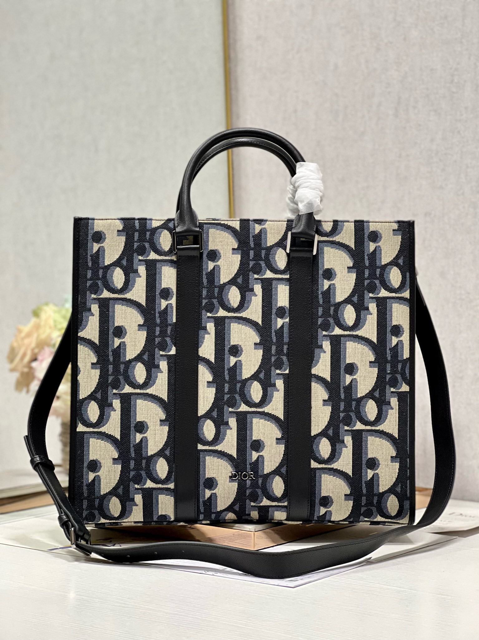 Dior Luxury Designer Handbag crafted in premium calfskin leather 3