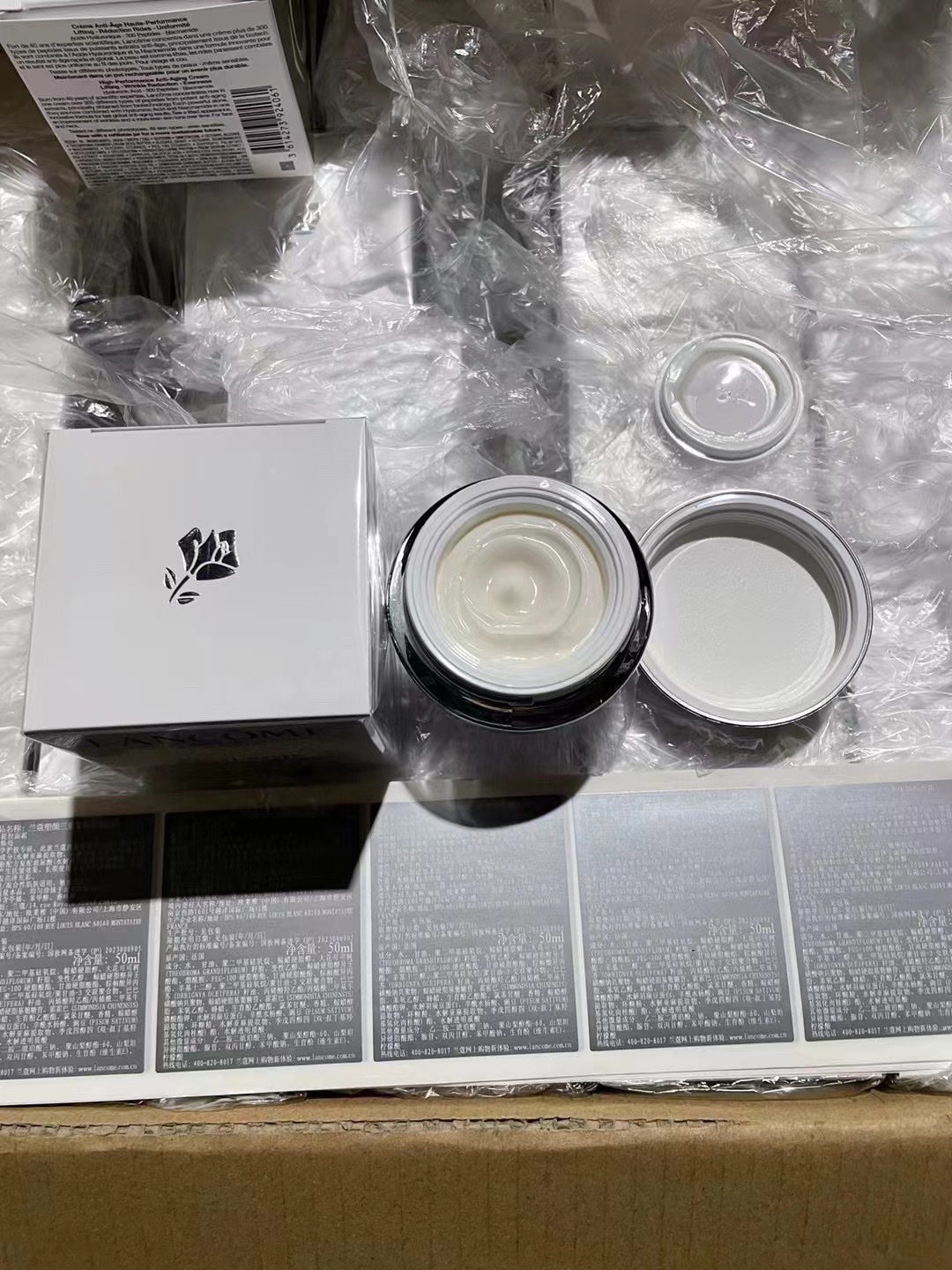 90💰
细节全对版，味道对香，明通市场认可版本✔️兰蔻塑颜百肽霜明通版50ml！胶原蛋白流失紧急刹车，垮脸靠它救！兰蔻HPN300肽塑造颜面霜50ml不厚重、不油腻、不搓泥!油皮混油皮夏天都能用!