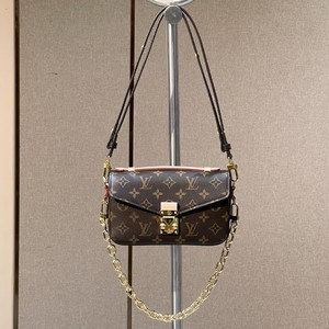 Louis Vuitton Messenger Bags Winter Collection