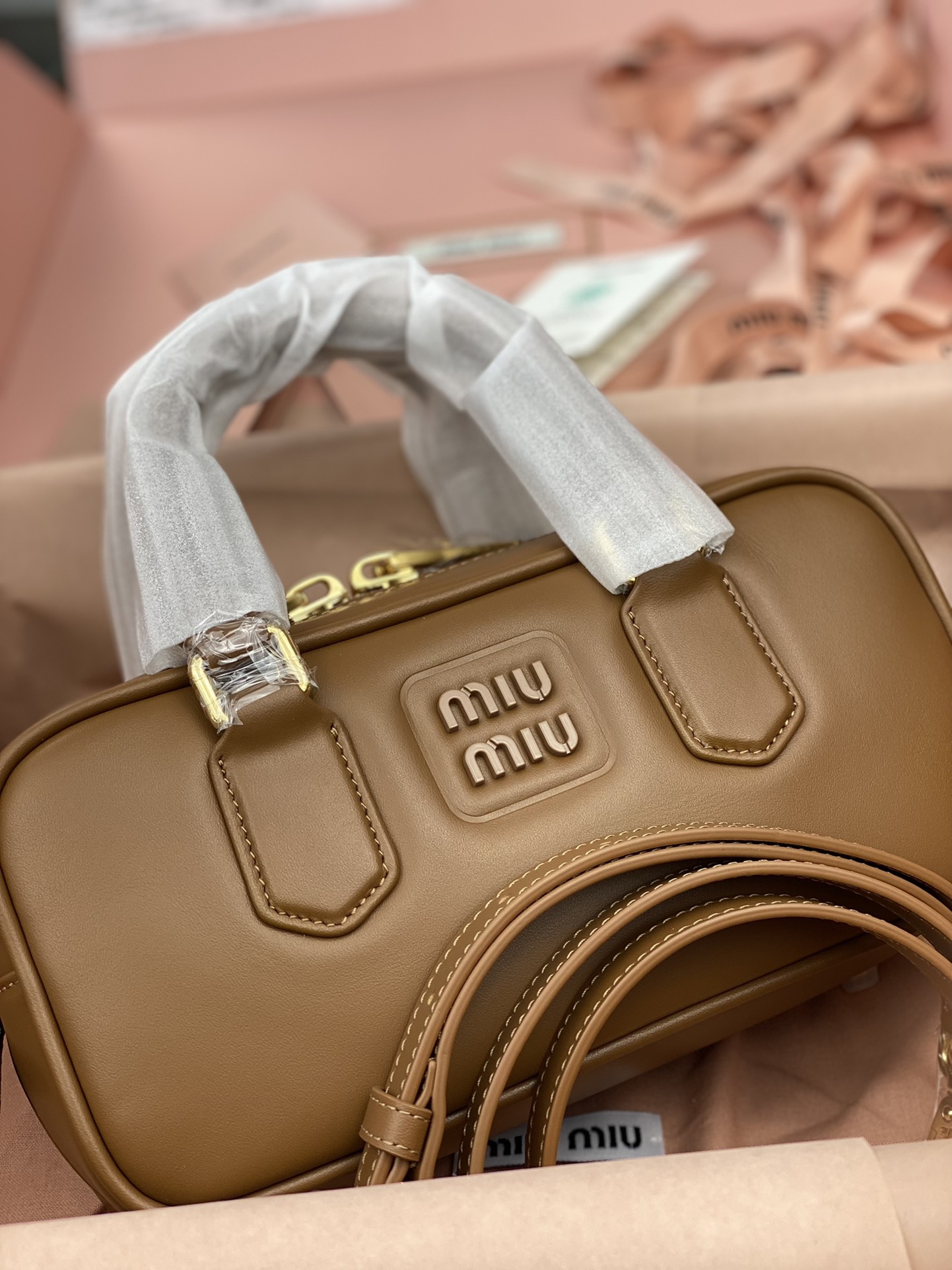 Delivery shot. Old factory bowling ball, 2046 - 图片 7