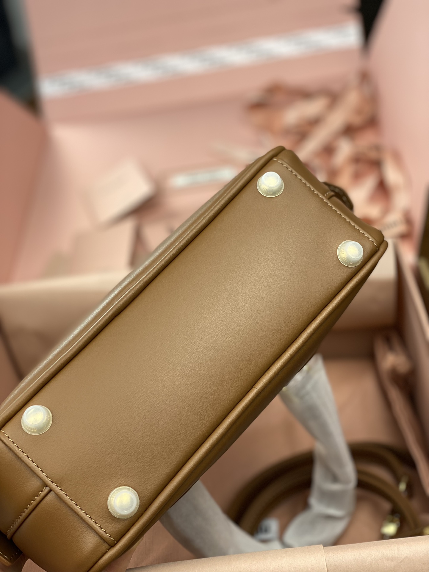 Delivery shot. Old factory bowling ball, 2046 - 图片 8