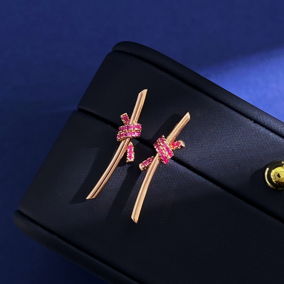 Tiffany & Co. 耳钉新款玫瑰金到货 Knot系列新款镶钻紫钻耳钉到货 黄铜材料电镀18k金 玫瑰金