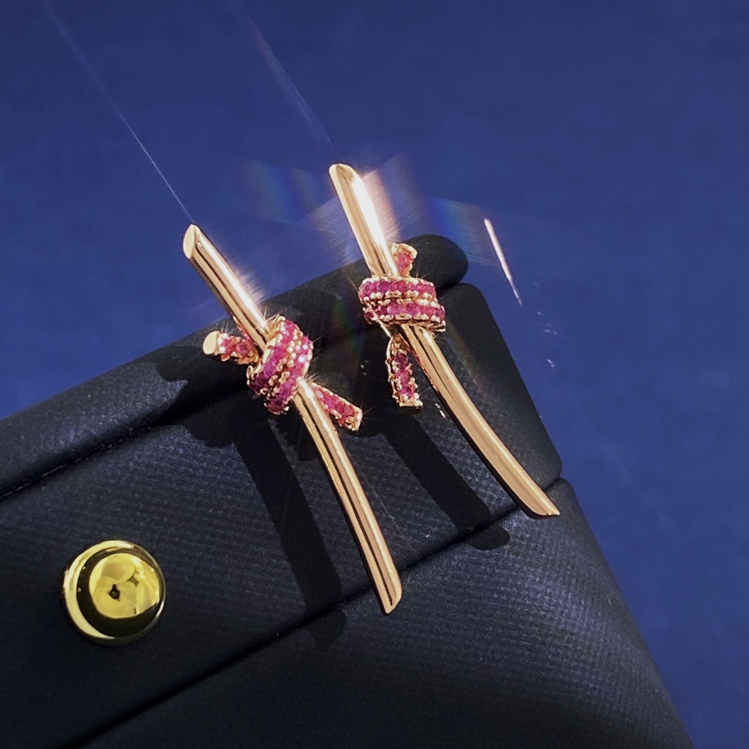 Tiffany & Co. 耳钉新款玫瑰金到货 Knot系列新款镶钻紫钻耳钉到货 黄铜材料电镀18k金 玫瑰金
