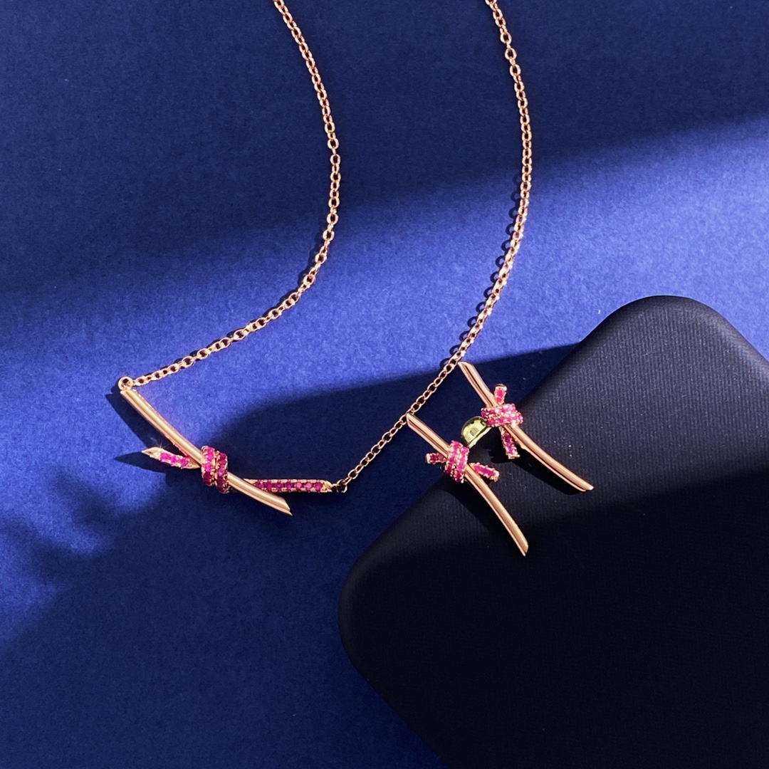 Tiffany & Co. 新款玫瑰金到货 Knot系列新款镶钻紫钻项链到货 黄铜材料电镀18k金 玫瑰金