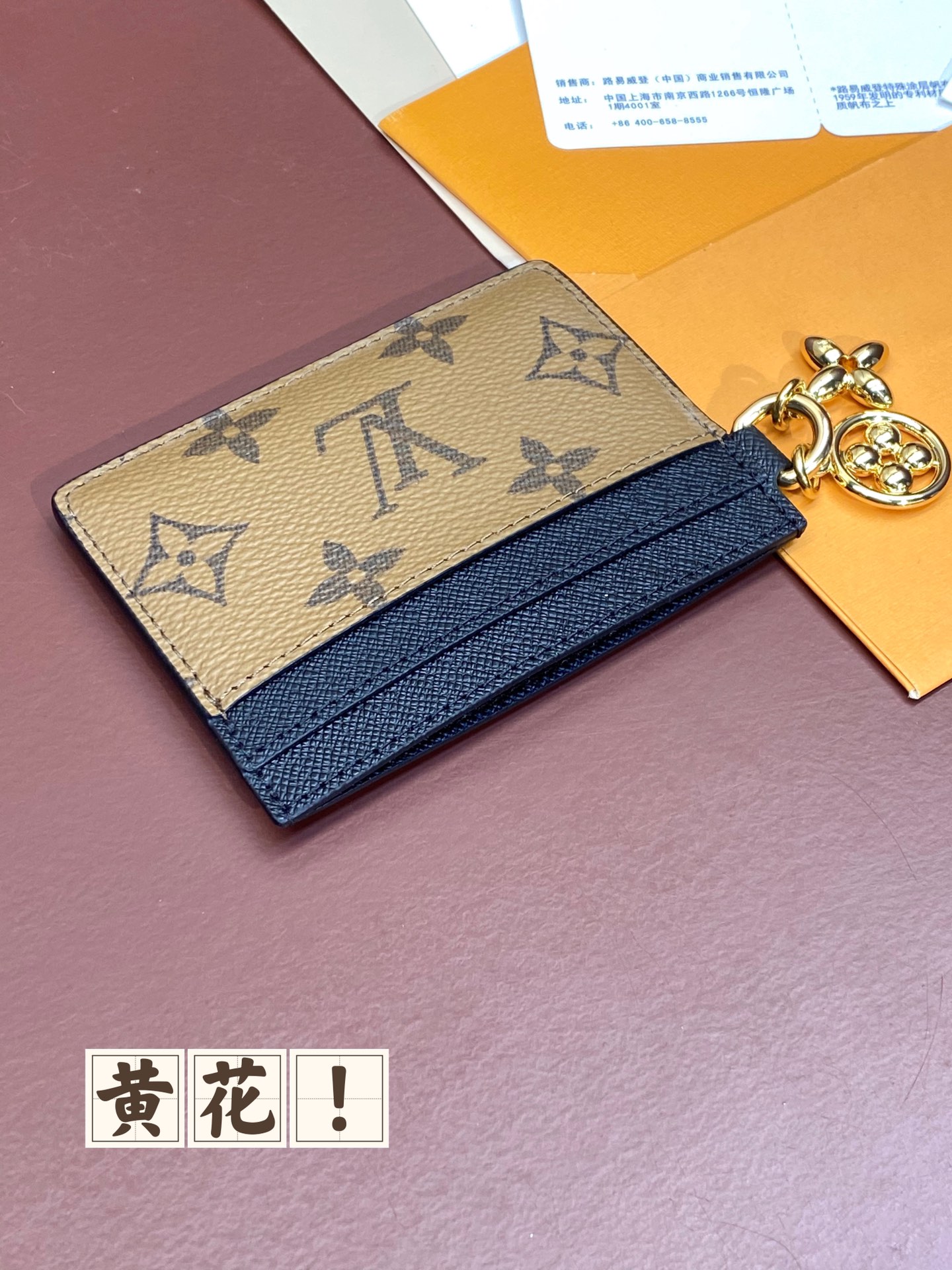 M82132黄花！口袋卡夹钱夹MonogramUnplant皮革制作的“PortoCultLVCharm