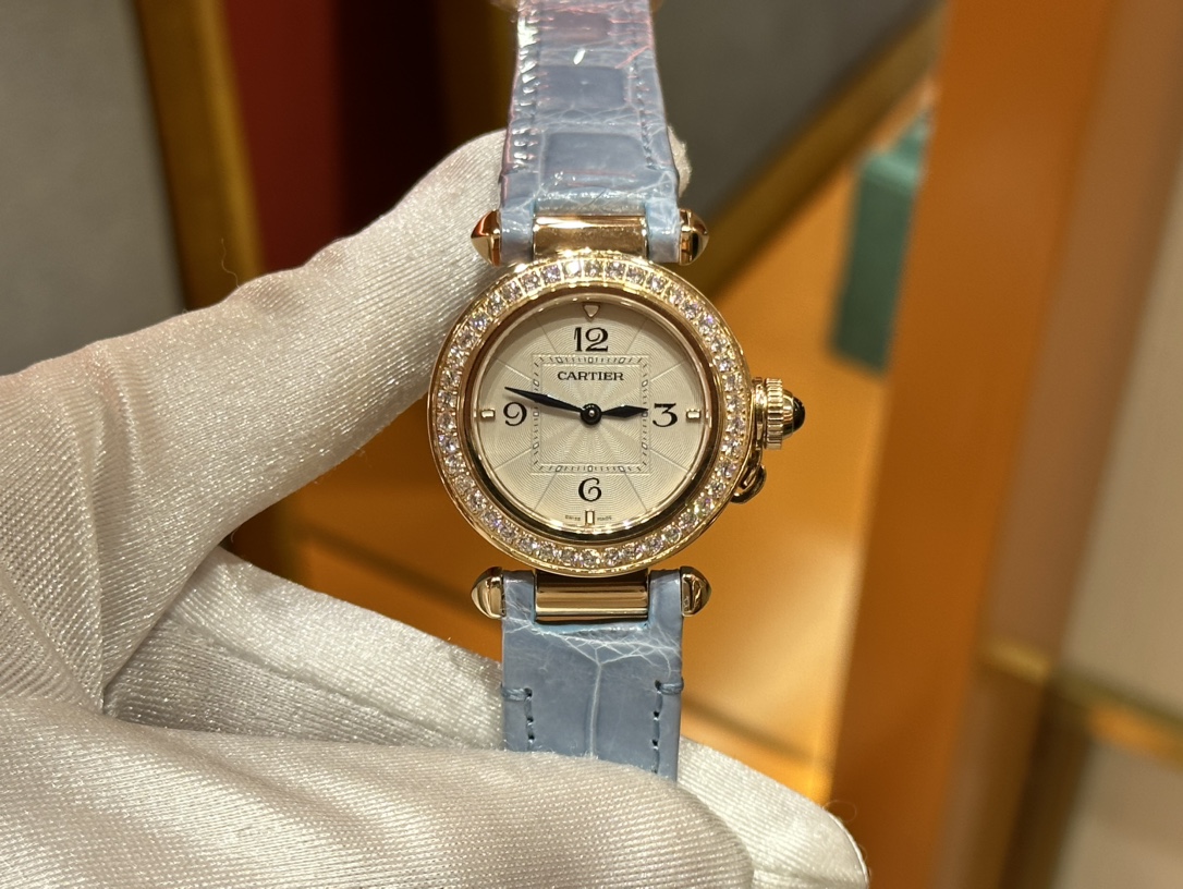 NO:144001,Your favorite choice——Cartier asha Cartier asha Cartier asha Tacitly connected in every detail, witnessing the perfect love of each other Original Swiss quartz movement with American crocodile leather, Cartier, cartier, crocodile skin19860909你最臻爱的选择———Cartier asha 卡地亚帕莎 相处点滴中,默契相连 为默契的彼此 见证圆满爱意 原装瑞士石英机芯 搭配美洲鳄鱼皮,,cartier,cartier,crocodile skin,Watch