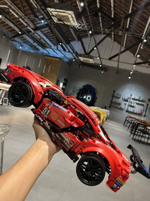 LE High-Speed Racing Ferrari 488 GTE Model - 1677 Pcs Building Block Set