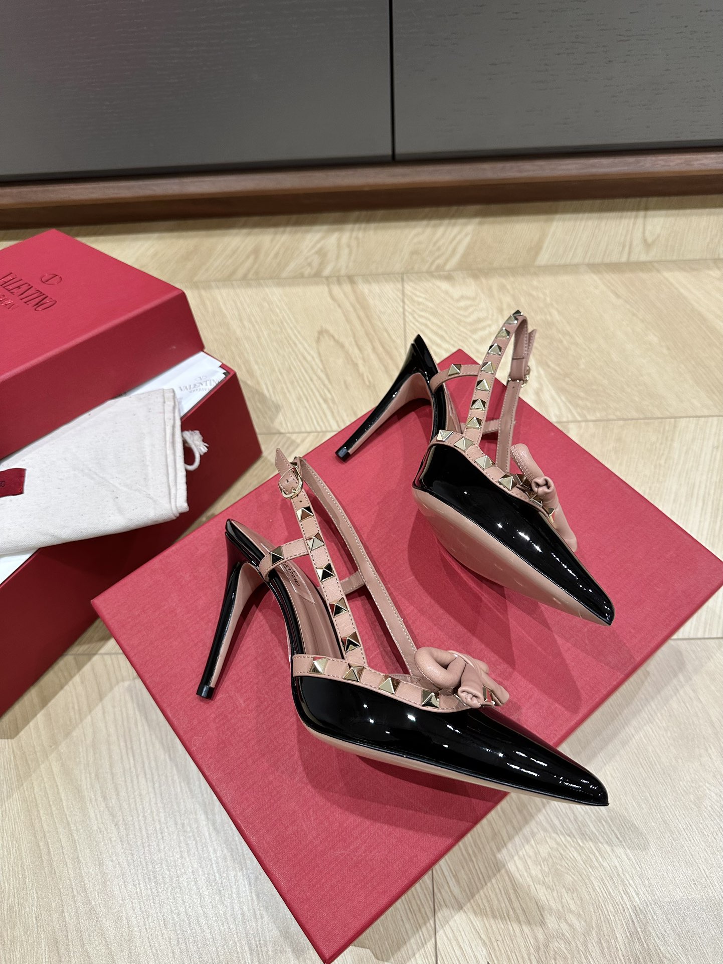 발렌티노 오픈 백 보우 펌프스 상세 이미지 8