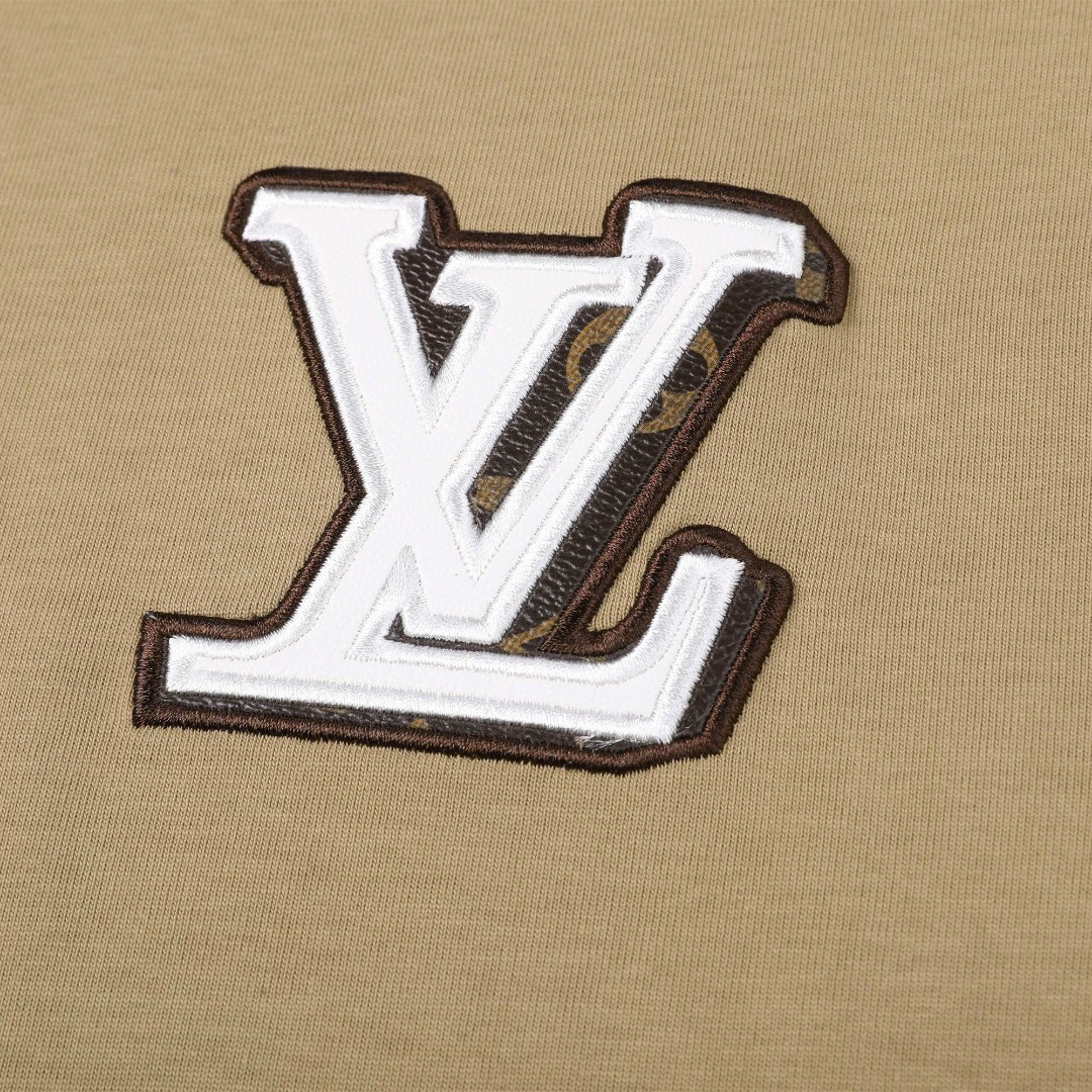 LV/路易威登ss24夏季新款前后刺绣皮革字母贴皮logo圆领短袖t恤