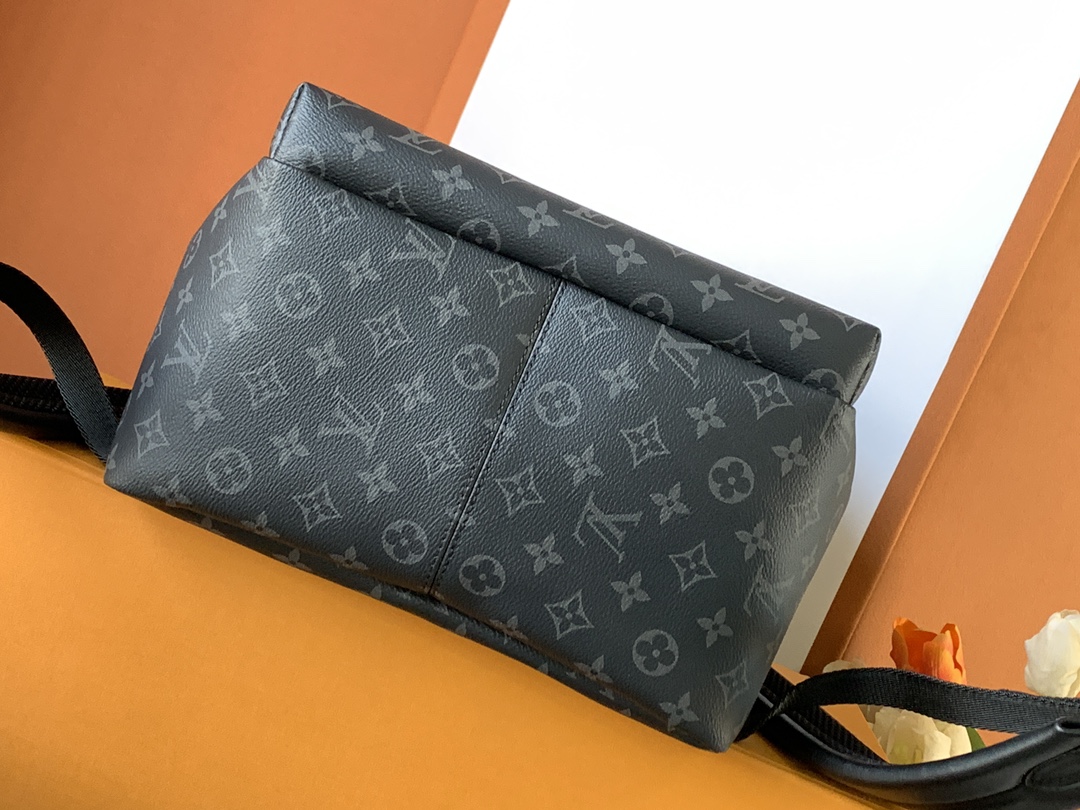 Louis Vuitton Discovery 双肩包
