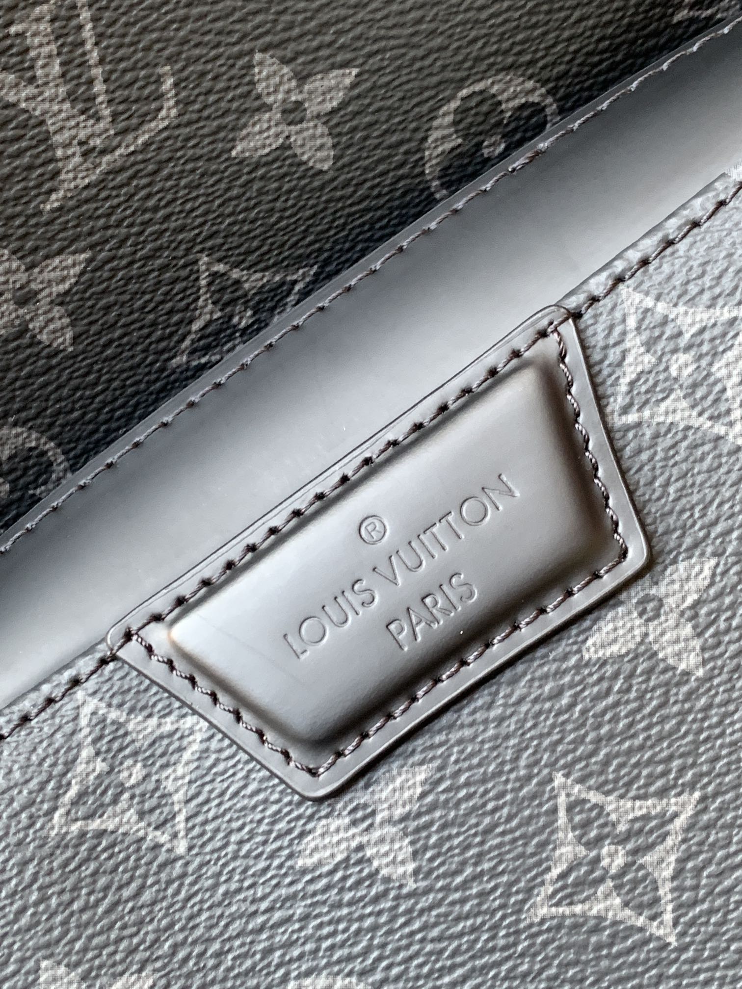 Louis Vuitton Discovery 双肩包