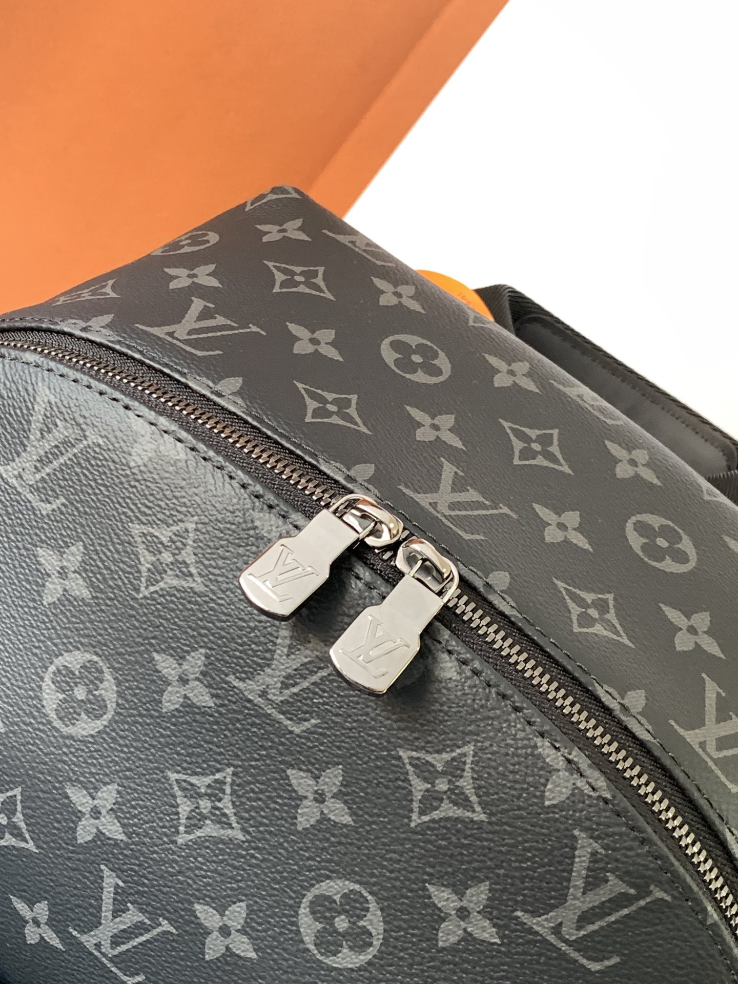 Louis Vuitton Discovery 双肩包