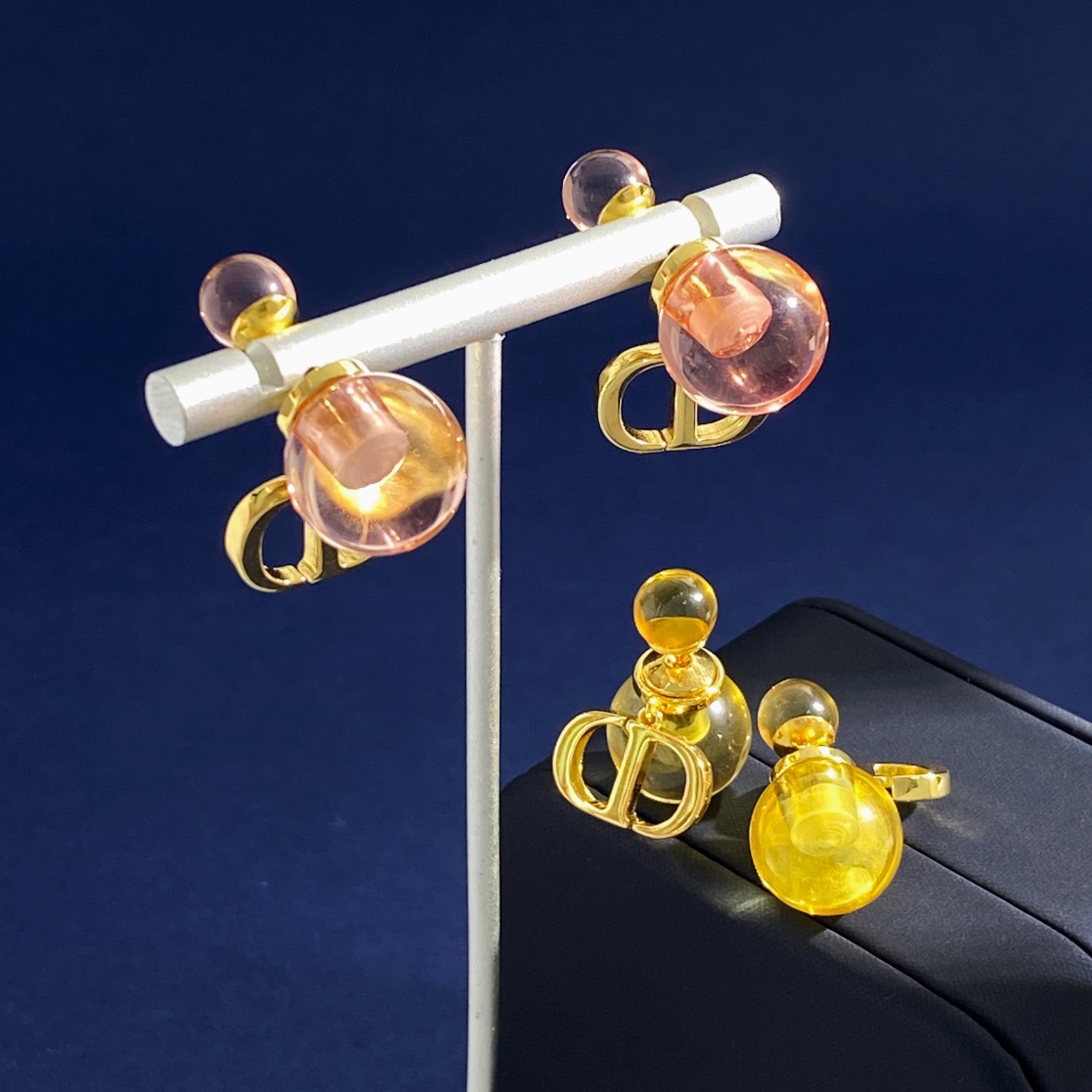 DA80 ✨迪奥DIOR 透明果冻吊CD字母双球气泡大小珠耳钉 黄铜材料电镀18k金 4个果冻色 尺寸: