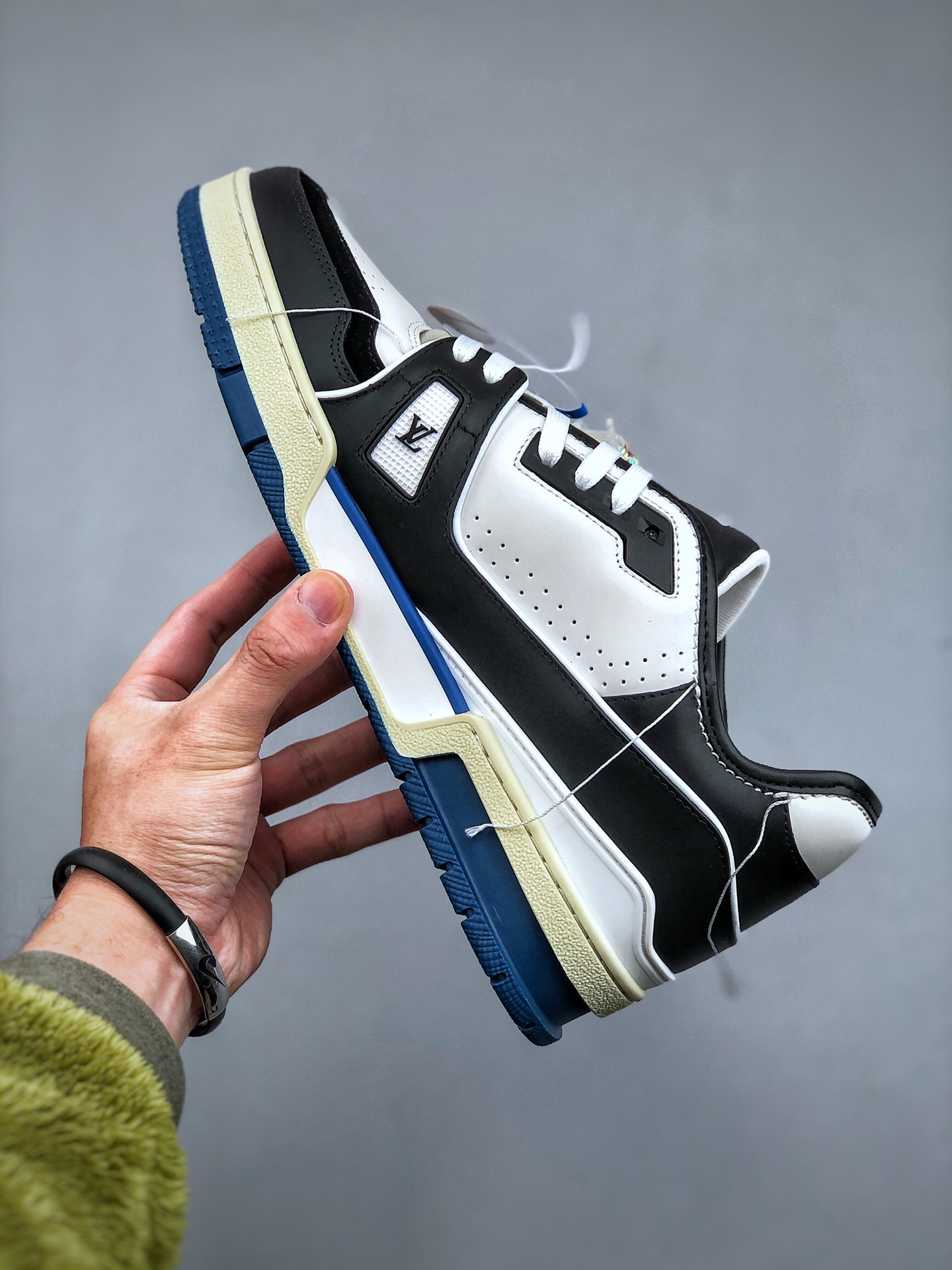 Virgil Abloh personally designed the new LVLouis Vuitton Trainer Sneaker Low casual sports culture all-match basketball sneakers