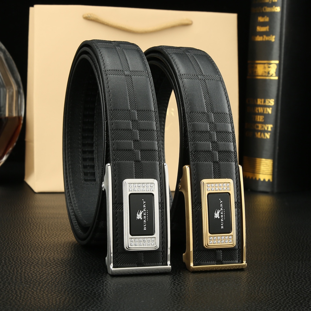 NO:763997,The official website of Burberry's original high-end quality counter simultaneously supports NFC induction width 3.5. Exquisite diamond-encrusted steel buckle. Italian double-sided imported first-layer calfskin. The original pattern texture is clear and realistic, creating a new visual 3D. Suburban fruit high-end customers can buy it as a gift for personal use. Length 100 to 125, belt, burberry, cowhide19860909巴宝莉原单高端品质专柜官网同步支持NFC感应宽度3.5精美镶钻钢扣头意大利双面进口头层小牛皮原版花纹纹理消晰真实感超强打造全新的视觉3D郊果高端客户入手送礼自用佳品 长度100一125,皮带,burberry,cowhide,Belt