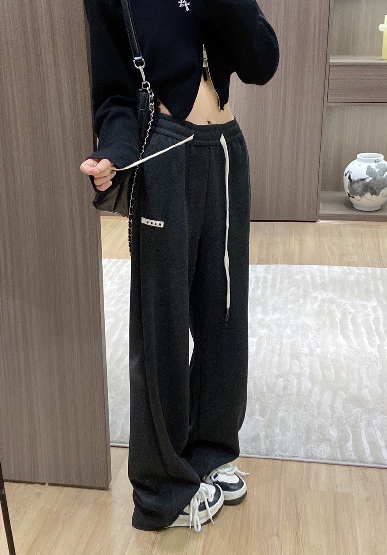 Marni’s High-End Women’s Suit: Short-Wind Embroidered with Fury and Broad-Legged Shorts - 图片 9