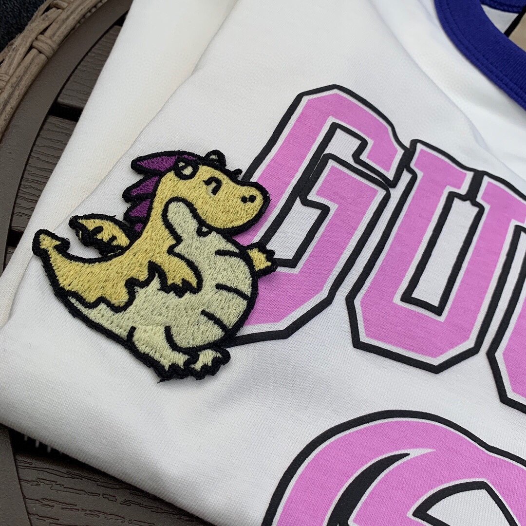 Guc*i24早春龙年限定系列小飞龙logo印花T恤最高版本！G家火爆新年限定系列元气少女版型上身一整个