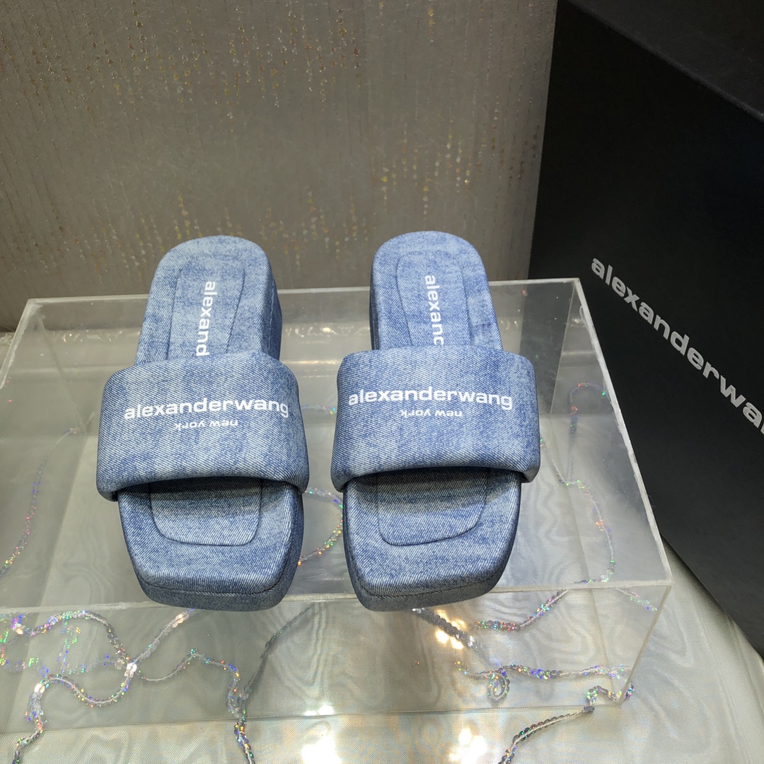 NO:164598,Top quality Alexander Wang ~ 24 spring and summer new logo thick-soled slippers!  The wavy bottom is very cool!  Simple flip-flops fashionable and versatile item!  Upper sheepskin inner/foot pad sheepskin outsole original mold open sole thick heel 5cm, forefoot 3cm size 35-39〔40 customized〕, slippers, alexander wang, slippers, sheepskin19860909出 顶级品质Alexander Wang亚历山大王～24春夏新款logo厚底拖鞋！波浪形大底酷性十足！简约一字拖时尚百搭单品！ 鞋面羊皮 内里/垫脚羊皮 大底原版开模 底厚后跟5cm,前掌3cm 码数35-39〔40定做〕,拖鞋,alexander wang,slippers,sheepskin,Women's Shoes