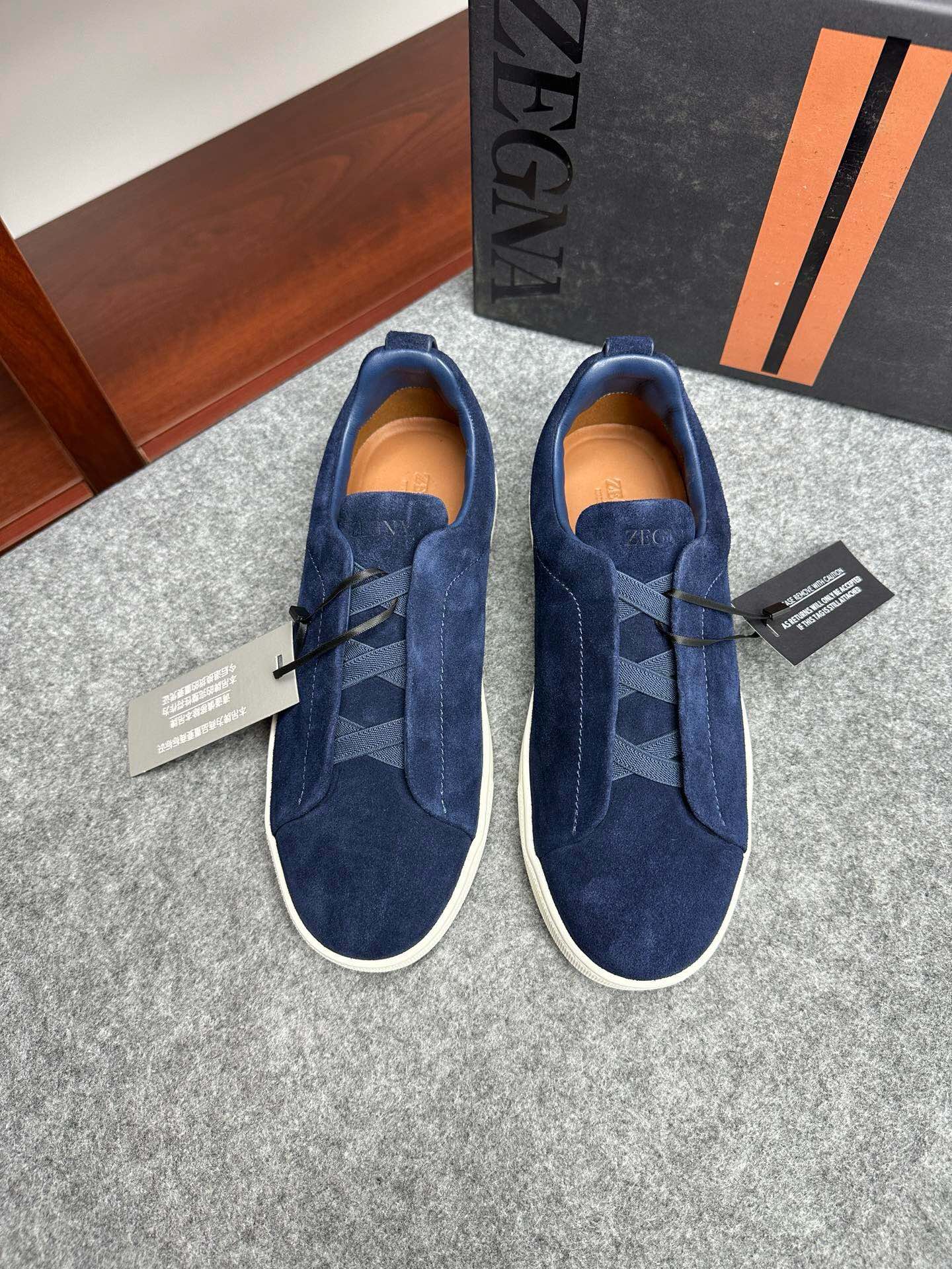 NO:587307,Brand Zegna color original color matching code number 39-44 custom-made 38.45. Price Material Zegna new men's casual upper uses imported original cowhide leather lining cowhide foot pads original single quality leather texture is very comfortable and breathable + original Zegna mold customization outsole The highest quality in the market, Zegna casual sports shoes, zegna, sneakers, cowhide19860909品牌Zegna 颜色原版配色 码数39-44定做38.45. 价格 材质杰尼亚新款 男士 休闲鞋面采用进口原版牛皮牛皮内里 牛皮垫脚原单品质皮质感极强舒适透气+原版Zegna开模定制大底市场最高品质,杰尼亚 休闲运动鞋,zegna,sneakers,cowhide,Men's shoes