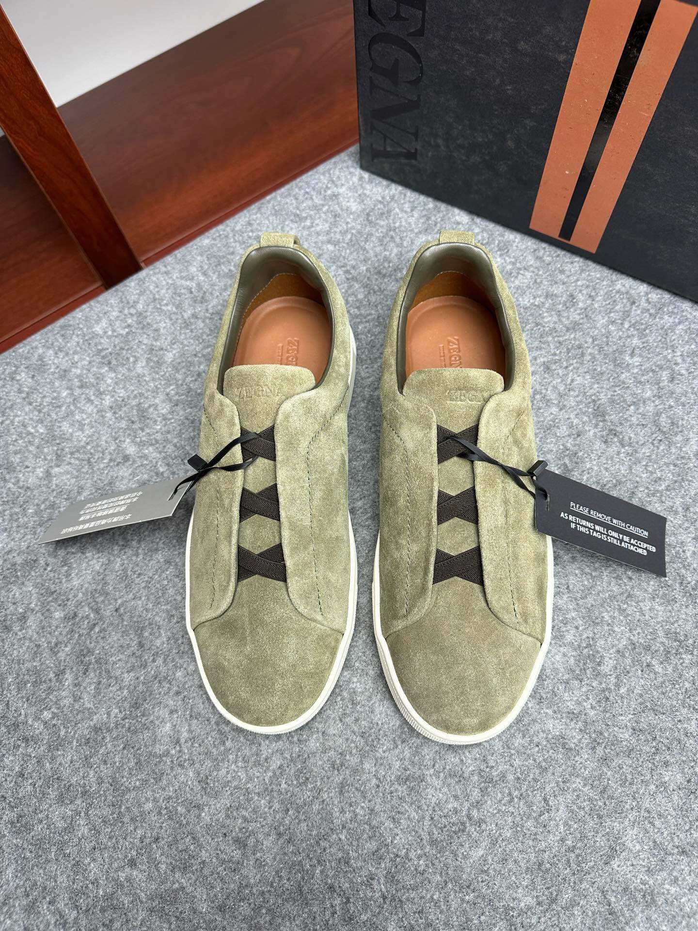 NO:603911,Brand Zegna color original color matching code number 39-44 custom-made 38.45. Price Material Zegna new men's casual upper uses imported original cowhide leather lining cowhide foot pads original single quality leather texture is very comfortable and breathable + original Zegna mold customization outsole The highest quality in the market, Zegna casual sports shoes, zegna, sneakers, cowhide19860909品牌Zegna 颜色原版配色 码数39-44定做38.45. 价格 材质杰尼亚新款 男士 休闲鞋面采用进口原版牛皮牛皮内里 牛皮垫脚原单品质皮质感极强舒适透气+原版Zegna开模定制大底市场最高品质,杰尼亚 休闲运动鞋,zegna,sneakers,cowhide,Men's shoes