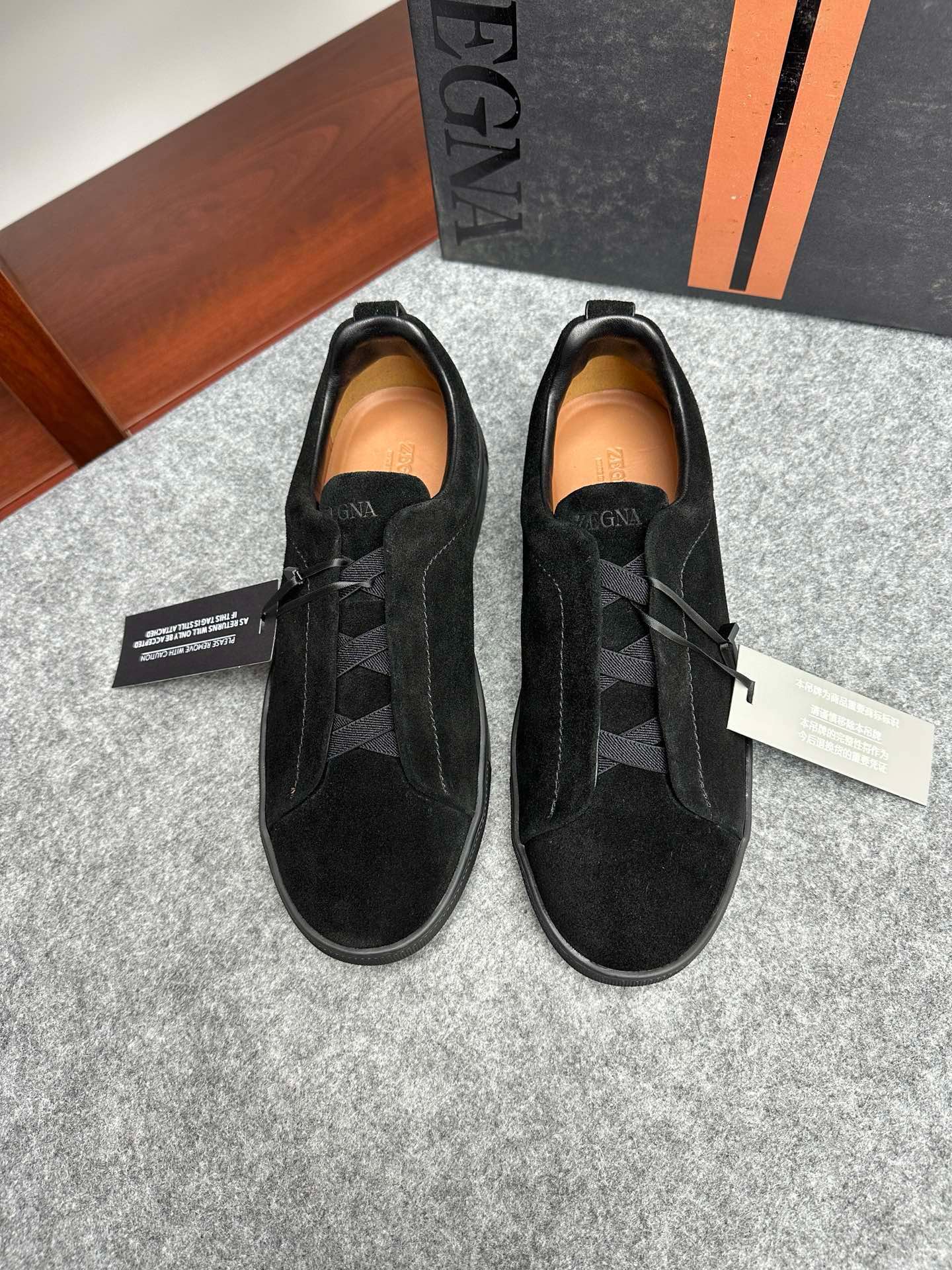 NO:218136,Brand Zegna color original color matching 39-44 customized 38.45. Price Material Zegna new model Men's casual upper uses imported original cowhide cowhide inner cowhide foot pad original single quality leather texture extremely strong comfortable and breathable   original Zegna open mold custom sole market highest quality, Zegna casual sneakers, zegna, sneakers, cowhide19860909品牌Zegna 颜色原版配色 码数39-44定做38.45. 价格 材质杰尼亚新款 男士 休闲鞋面采用进口原版牛皮牛皮内里 牛皮垫脚原单品质皮质感极强舒适透气 原版Zegna开模定制大底市场最高品质,杰尼亚 休闲运动鞋,zegna,sneakers,cowhide,Men's shoes