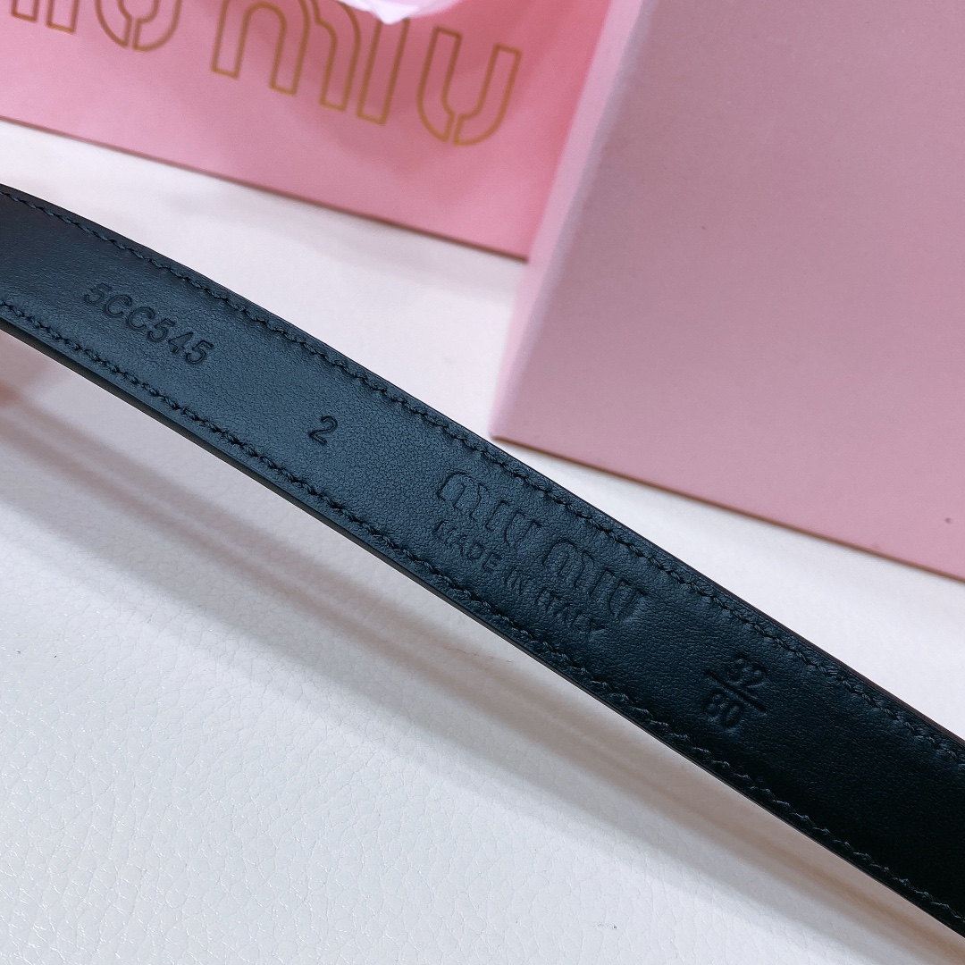 “Premium Leather Belt with Metal Logo Clinker: Ideal for Elevating Style” - 图片 4