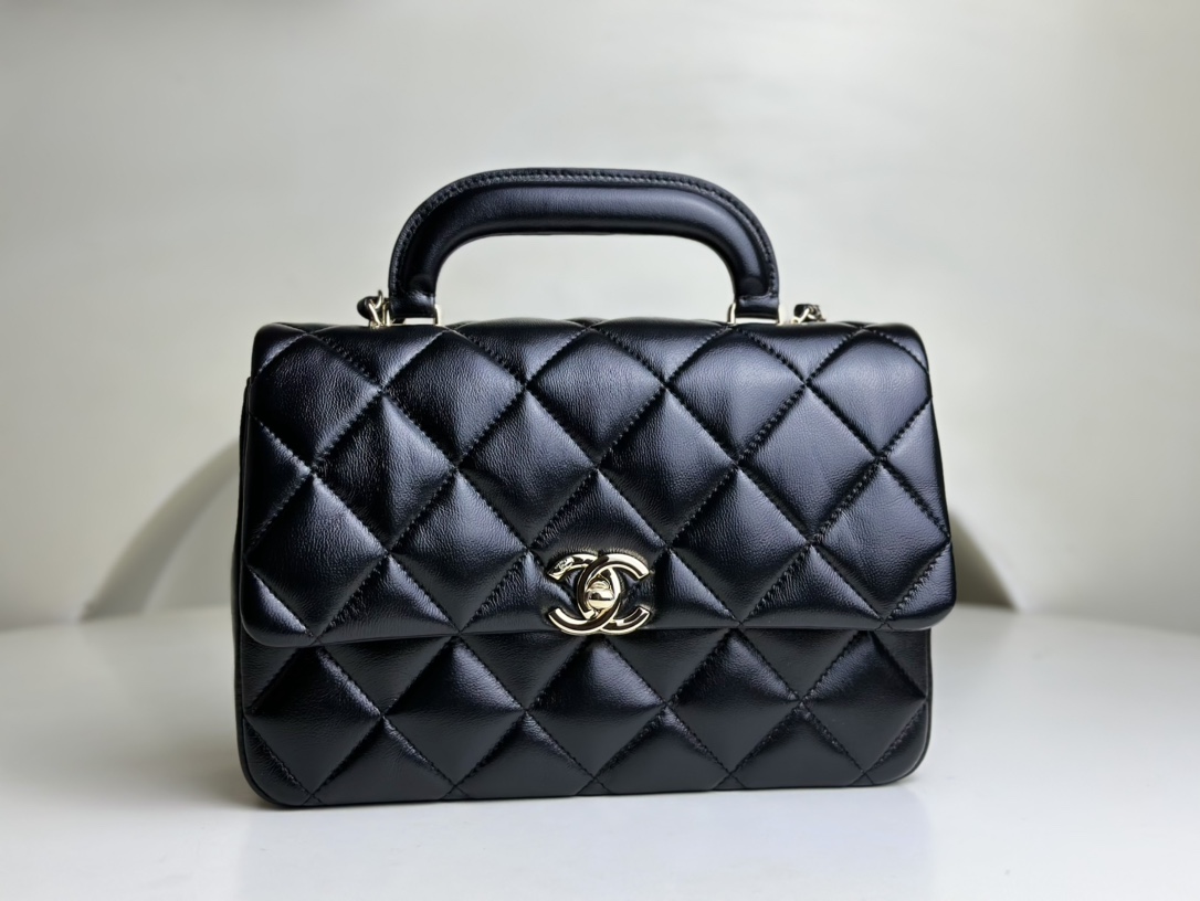Chanel Classic Flap Bag AAAA
 Handbags Crossbody & Shoulder Bags Oil Wax Leather Vintage