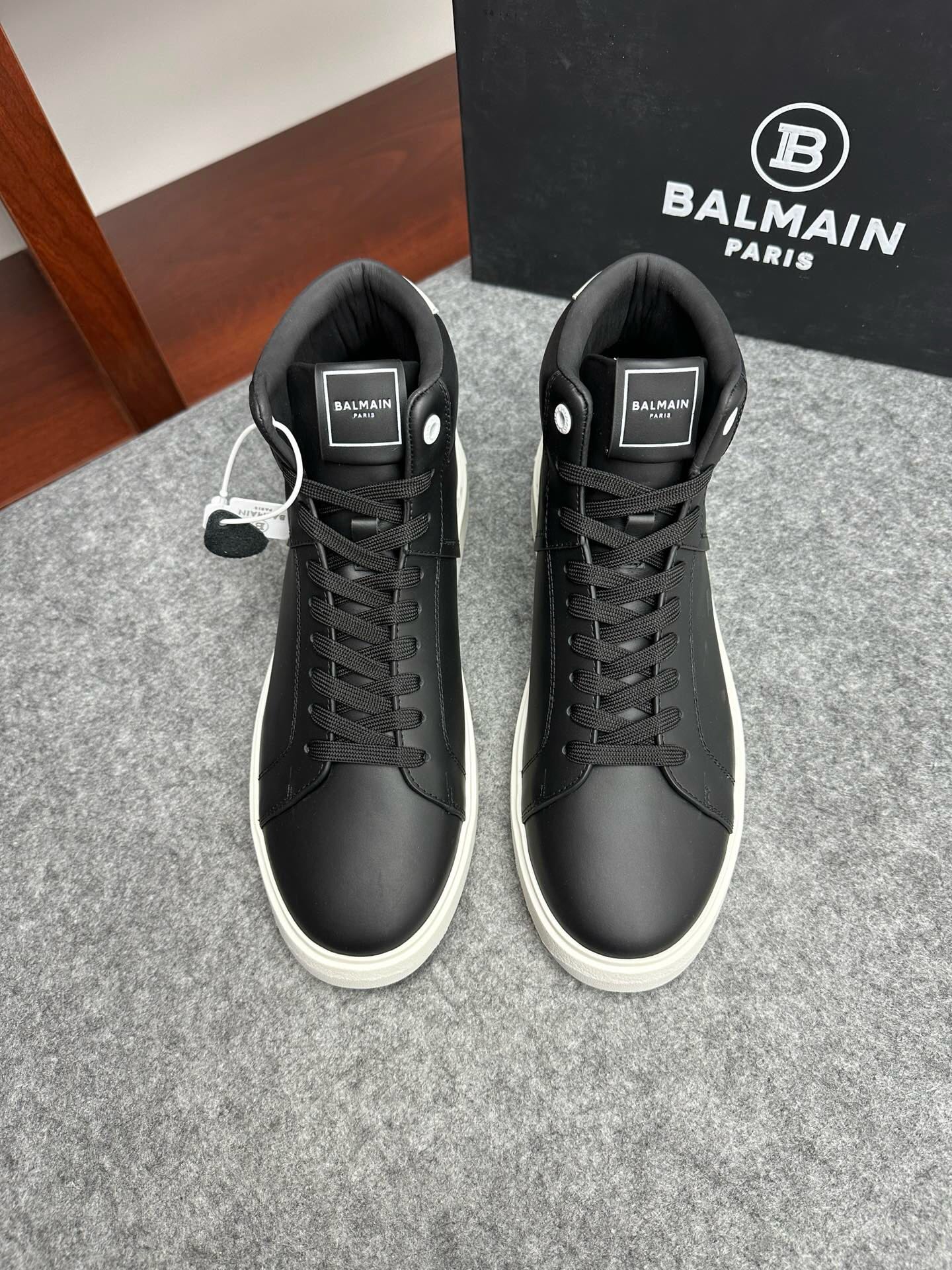 NO:216396,Brand BALMAIN Color Original Color Number 39-44 Customized 38.45.46 Price Material Balmain Men's High Top Casual Shoes Original single-quality luxury material upper is imported soft cowhide comfortable breathable cowhide inner cowhide footbed. Handmade to create only for comfortable wearing experience original film outsole, Balmain men's boots, balmain, balmain, boots, cowhide19860909品牌BALMAIN 颜色 原版配色 码数39-44定做38.45.46 价格 材质巴尔曼男士 高帮休闲鞋 原单品质奢华选材鞋面采用进口柔软牛皮舒适透气牛皮内里牛皮垫脚 手工打造只为舒适的穿着体验原版开膜大底,巴尔曼男靴,balmain,balmain,boots,cowhide,Men's shoes