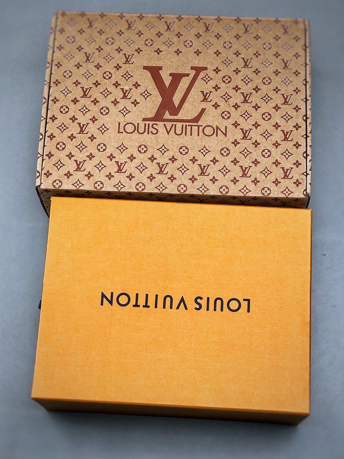 650 Louis Vuitton Trainer Sneaker Low休闲运动文化百搭篮球板鞋  白红