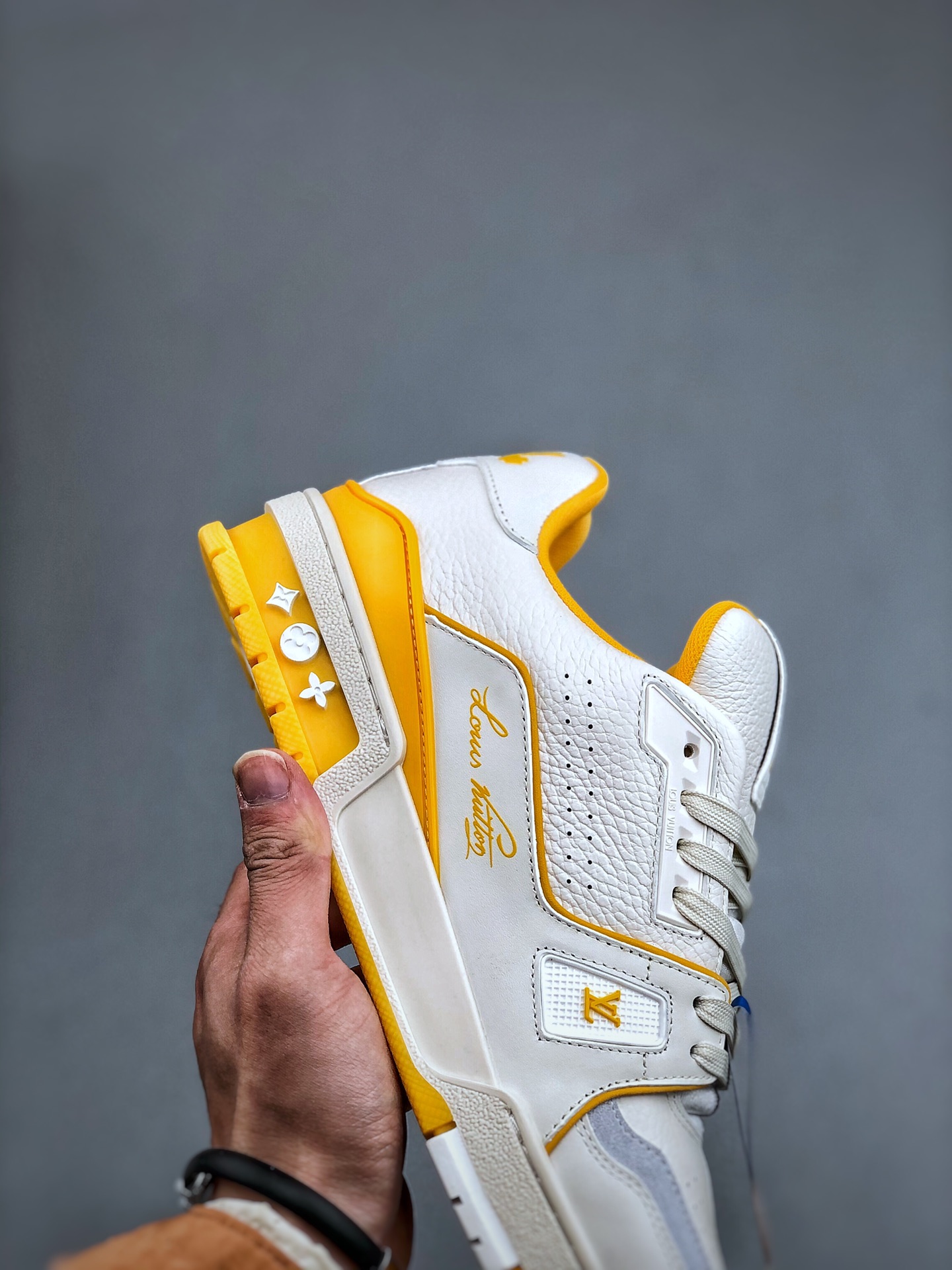 650 Virgil Abloh亲自操刀设计全新LV路易威登Louis Vuitton Trainer Sneaker Low休闲运动文化百搭篮球板鞋 白黄