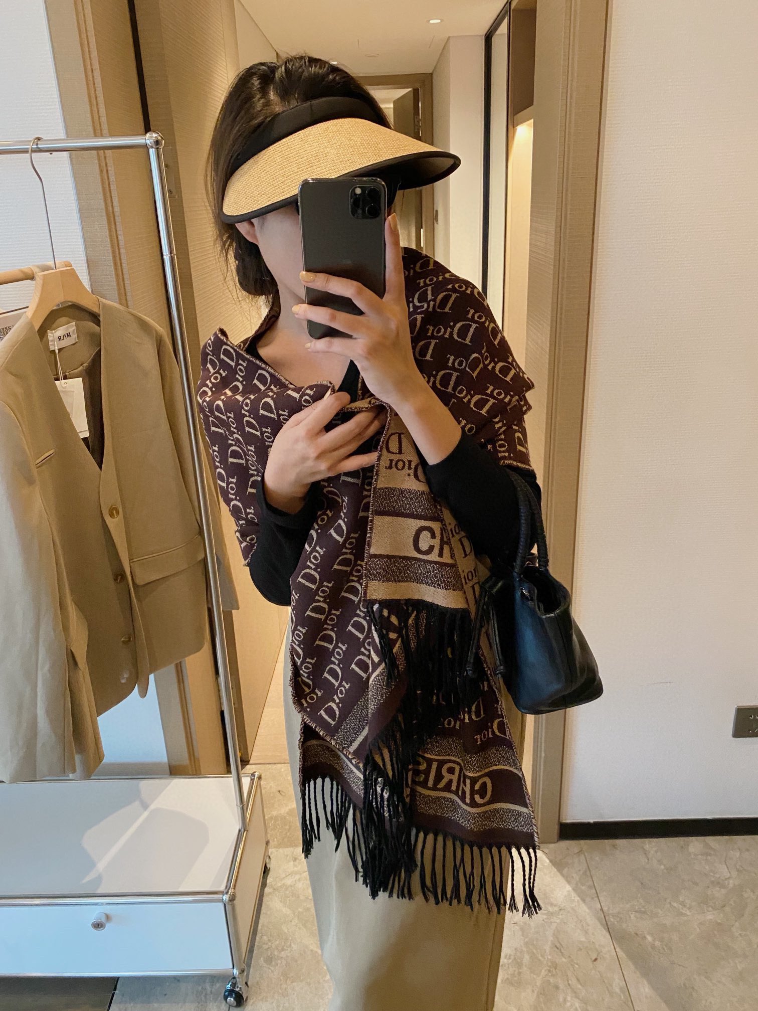 NO:162965,Batch new winter models. Ace reputation is closed and buy the exclusive highest new models. The most excellent quality on the entire network must bring you the best quality. The two-sided design is very soft and comfortable. If you buy it, you will enjoy it secretly!  You can definitely be selected for the 