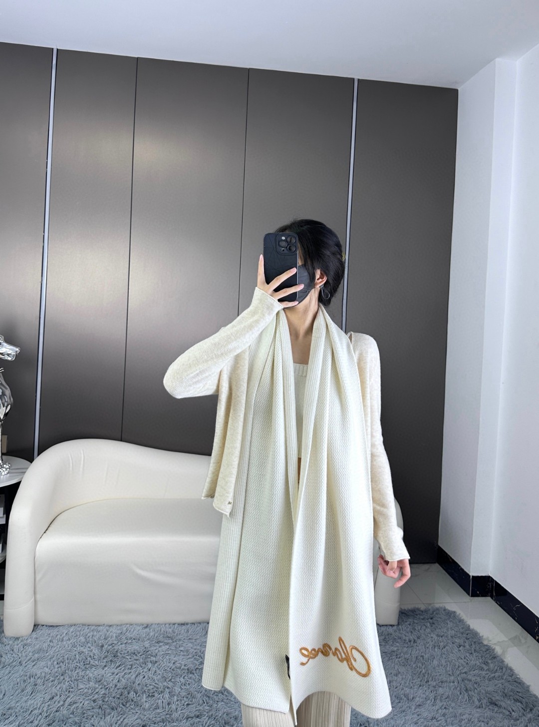 NO:168739,New!  CHANEL original knitted products in recent years have really reached the extreme. All major luxury brands have knitted products, especially Xiangjia. I have achieved this through various channels, which is still the most environmentally friendly original velvet color!  F-goods are absolutely impossible to make this color, and the most important thing is!  We are a guest supply of yarn [applause] [applause] [applause] Good goods are not waiting for everyone. Specifications 50*180cm, cashmere, high-version scarf, chanel, chanel19860909上新！CHANEL原单近年的针织产品真是到极致了,各大奢侈品牌都有针织产品尤其香家,我是通过各种渠道搞到这么一点依然是最最环保的原绒色！F货是绝对做不来这颜色的,而且最最关键一点！我们是客供纱线[鼓掌][鼓掌][鼓掌][鼓掌]好货不等人 规格50*180cm 材质羊绒,高版本围巾,chanel,chanel,scarf