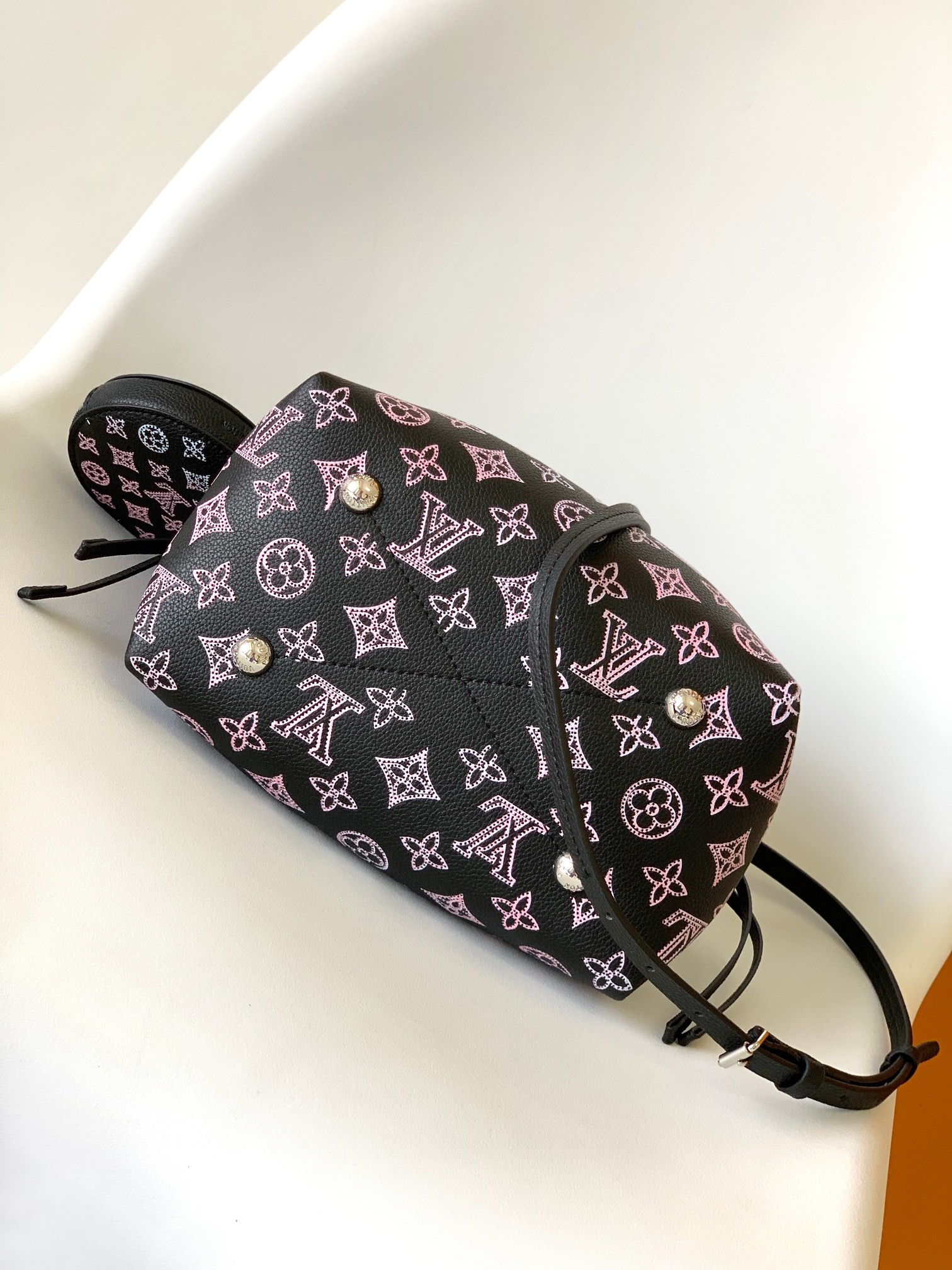 Louis Vuitton M21096 本款 Bella