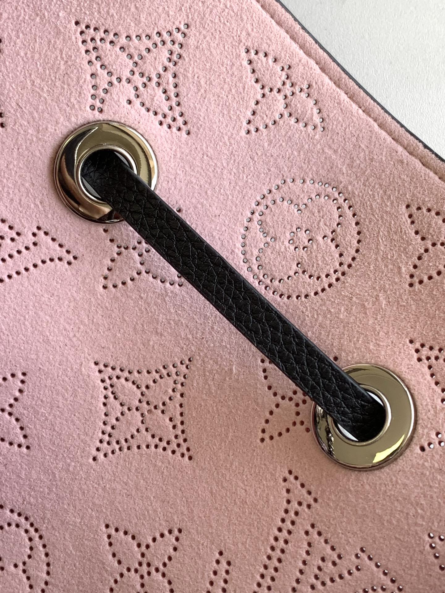 Louis Vuitton M21096 本款 Bella