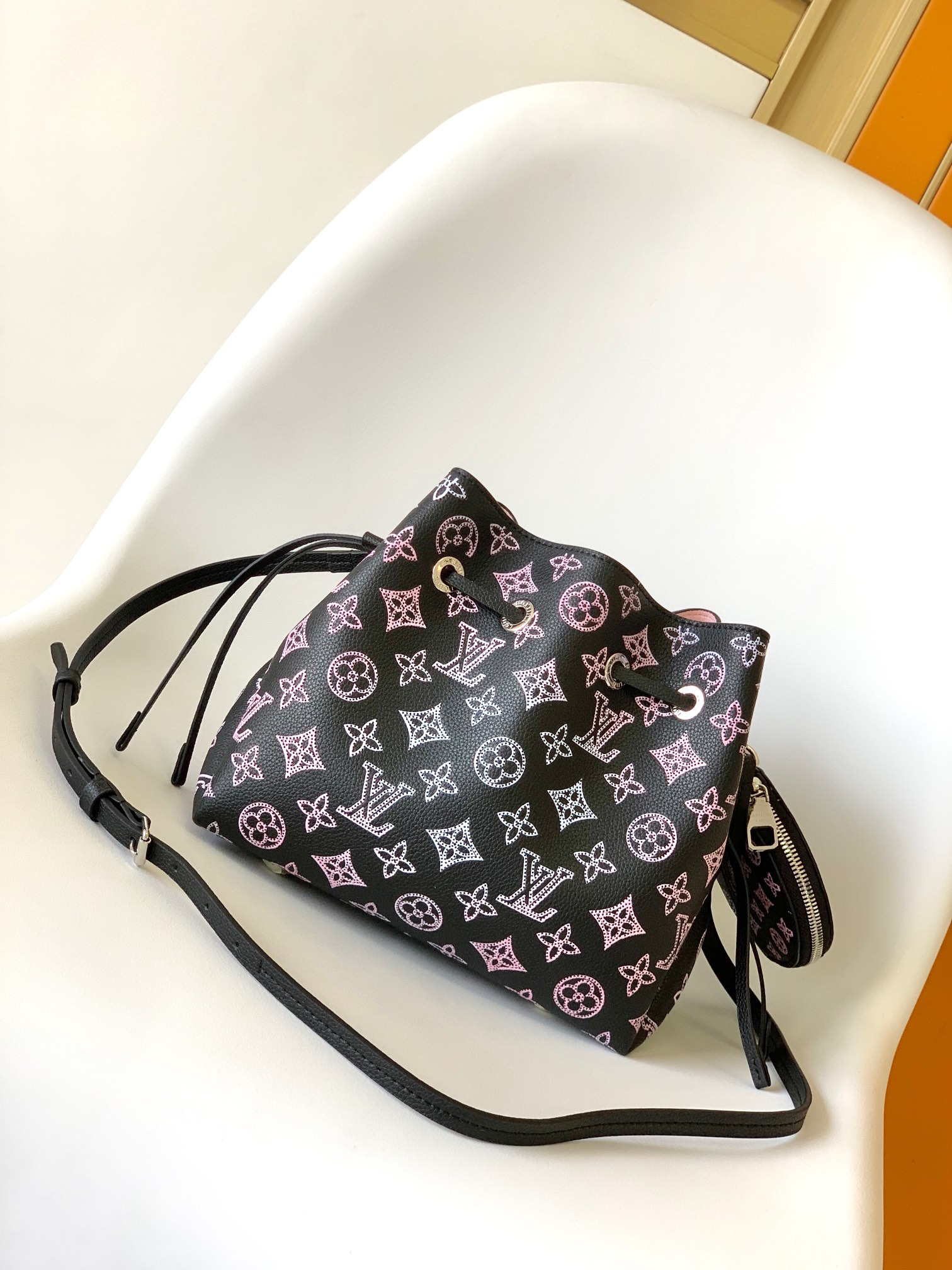 Louis Vuitton M21096 本款 Bella