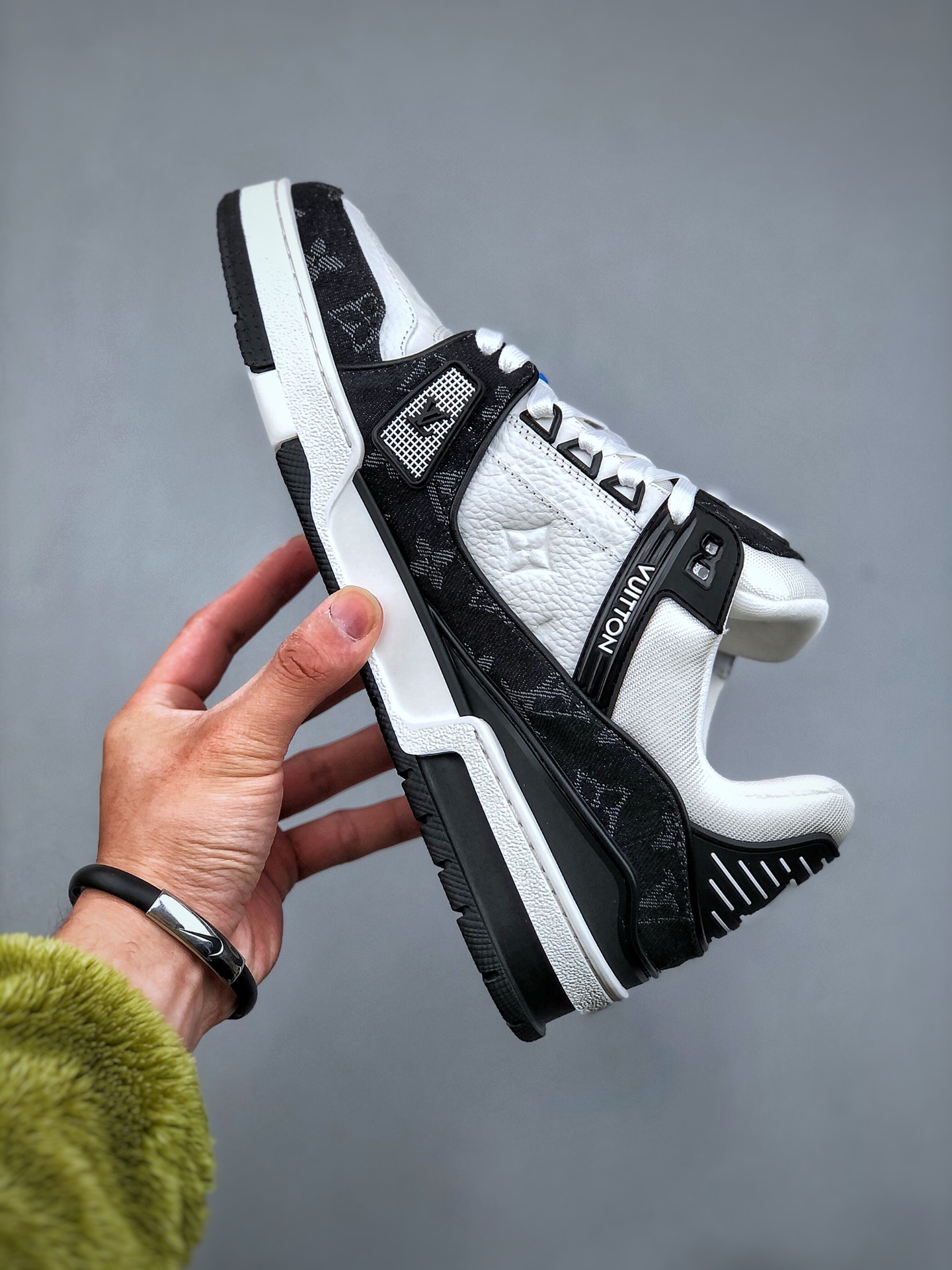 Virgil Abloh亲自操刀设计全新LV路易威登Louis Vuitton Trainer Sneaker Low休闲运动文化百搭篮球板鞋