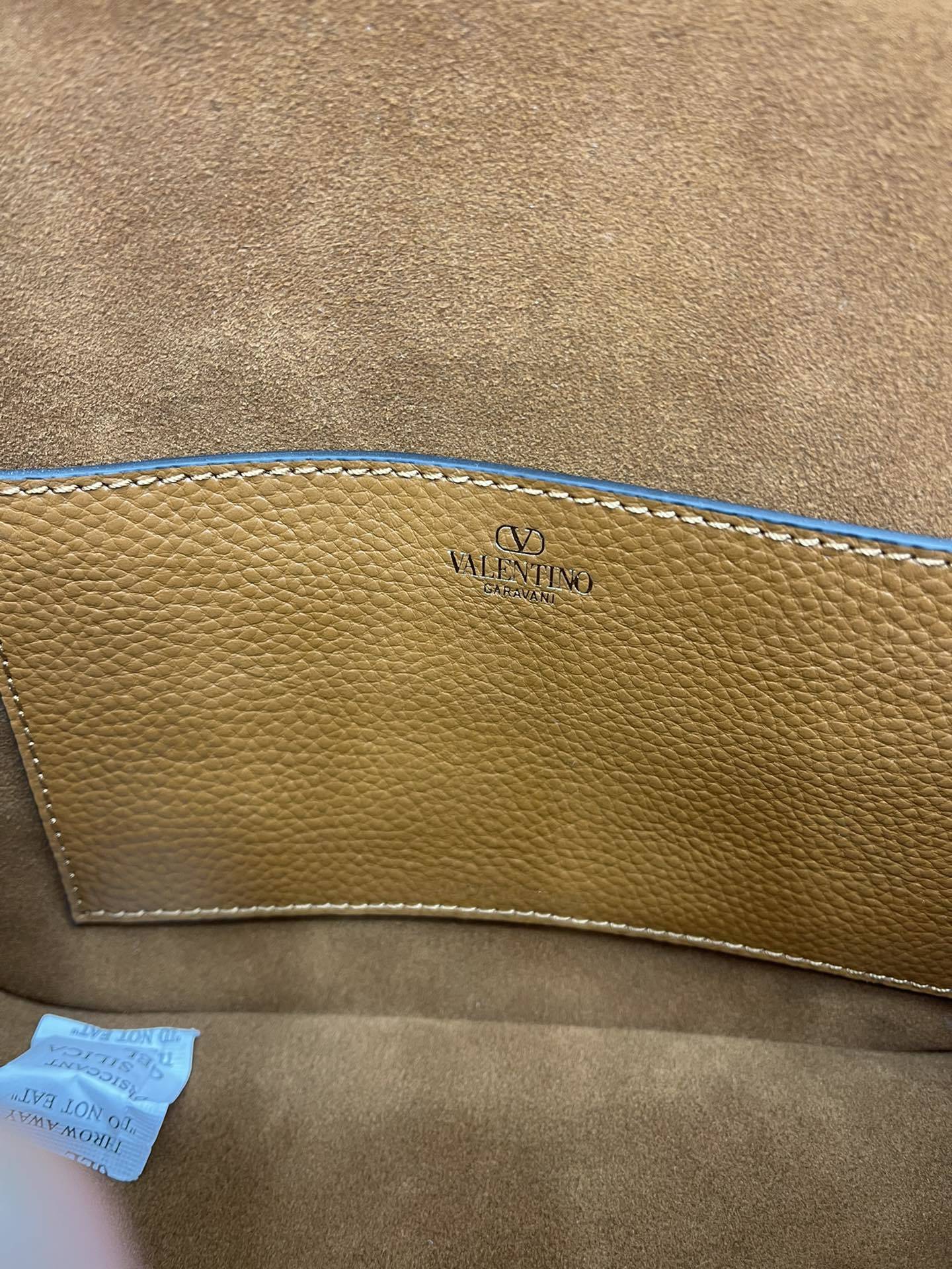 VALENTINOGARAVANIALLTIME柔软粒面小牛皮手袋饰有金属VLOGOSIGNATURE细