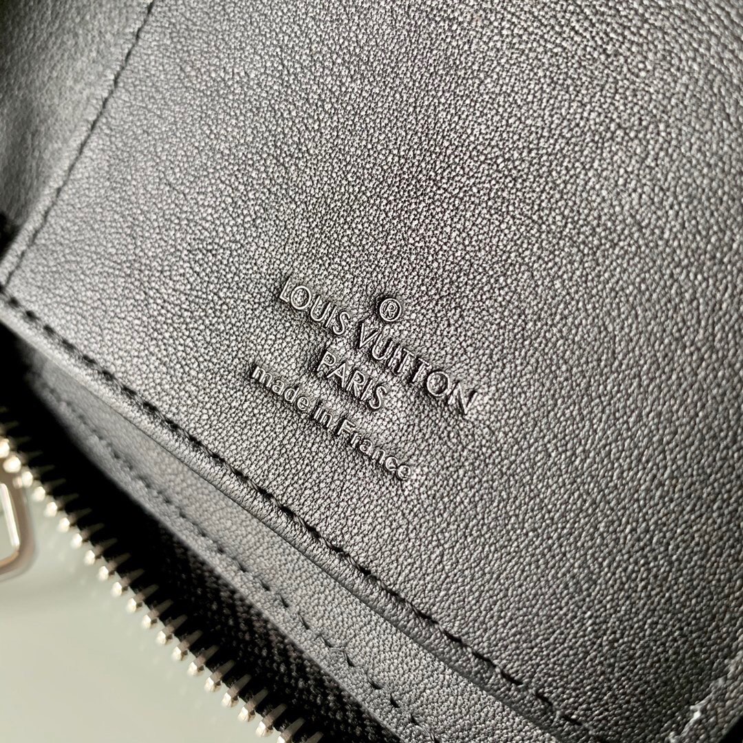 Valentino Classic Handcrafted Luxury Leather Shoulder Bag Ref 7