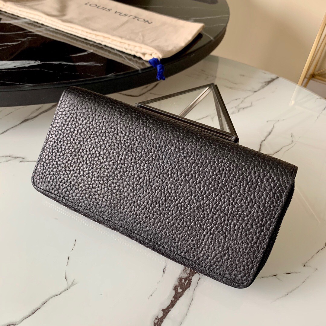 Valentino Classic Handcrafted Luxury Leather Shoulder Bag Ref 2