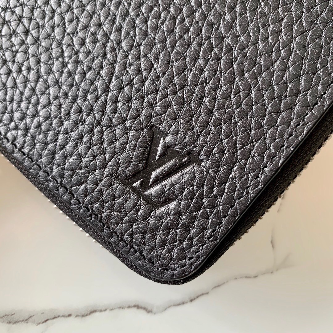 Valentino Classic Handcrafted Luxury Leather Shoulder Bag Ref 3
