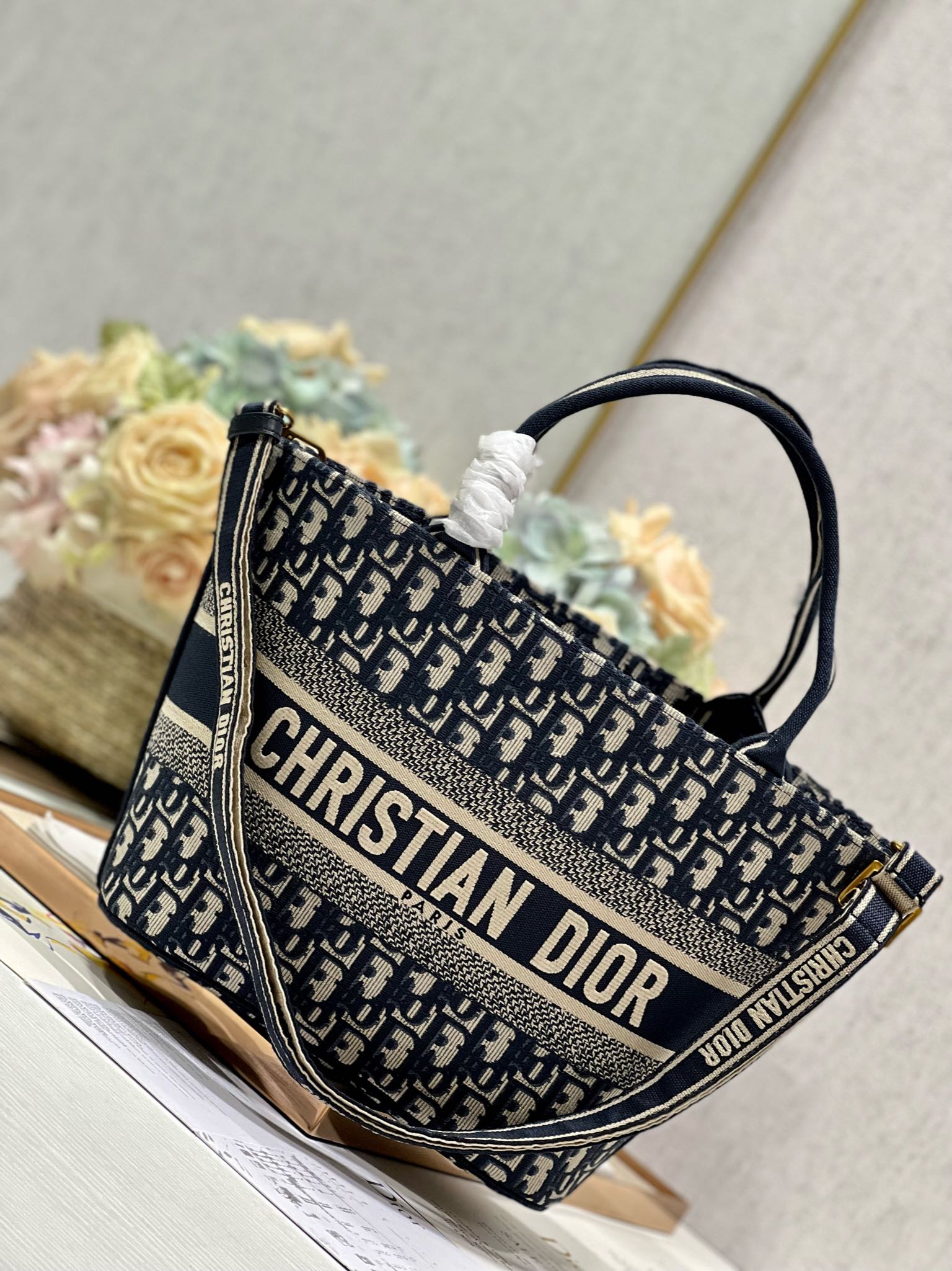 Dior Luxury Designer Handbag Shoulder Bag in fine calfskin 3