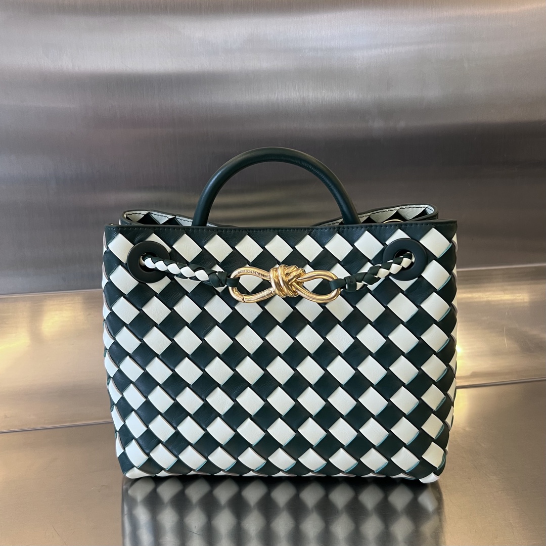 Bottega Veneta Bv Year of the Dragon limited color Andiamo seriesOfficial 779152 two-color plaid weaving is full of fun, with a golden rope buckl