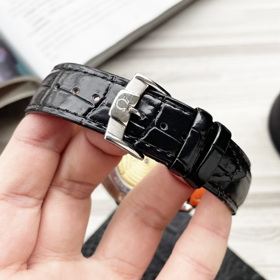 最新欧米加三针设计类型精品男士腕表表带真牛皮表带///316精钢表带舒适耐用机芯高端全自动机械机芯镜面矿