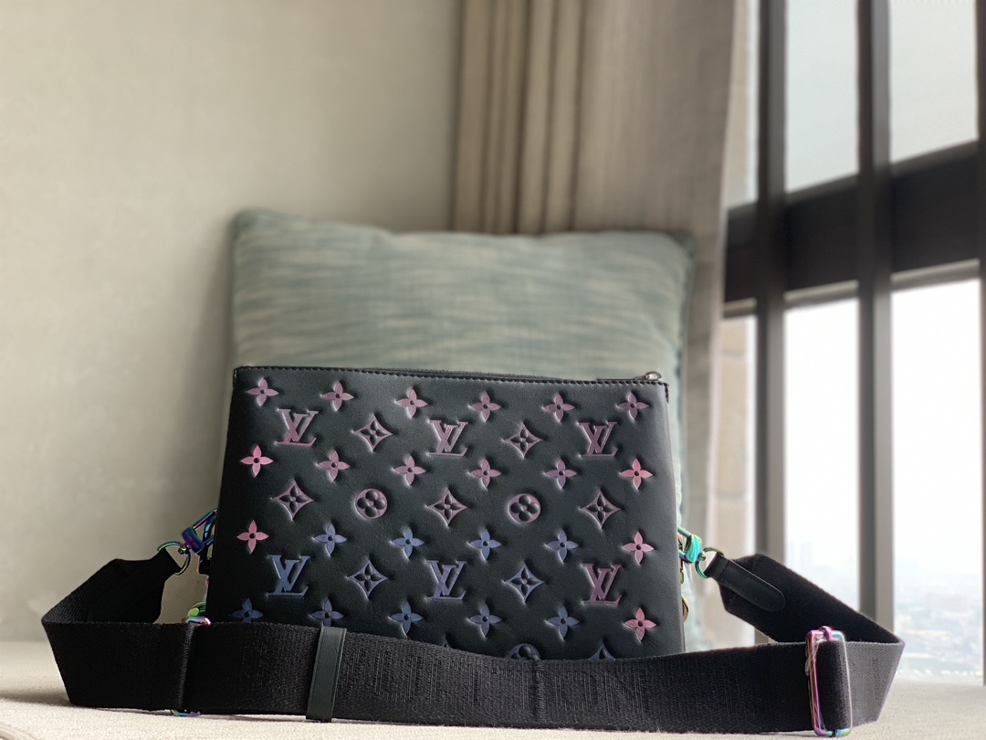 Louis Vuitton 23 new LV Coussin small handbag official M23618 black laser