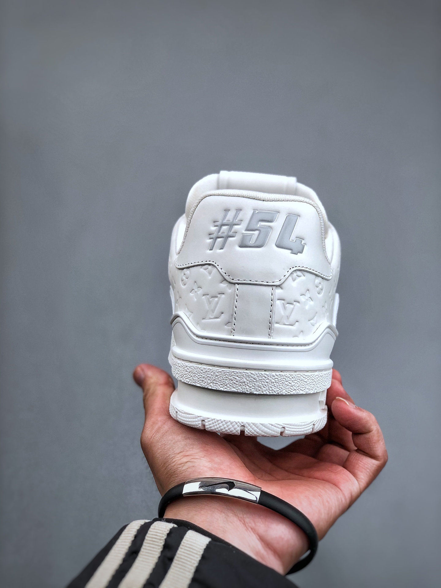 650 Virgil Abloh亲自操刀设计全新LV路易威登Louis Vuitton Trainer Sneaker Low休闲运动文化百搭篮球板鞋 3D全白