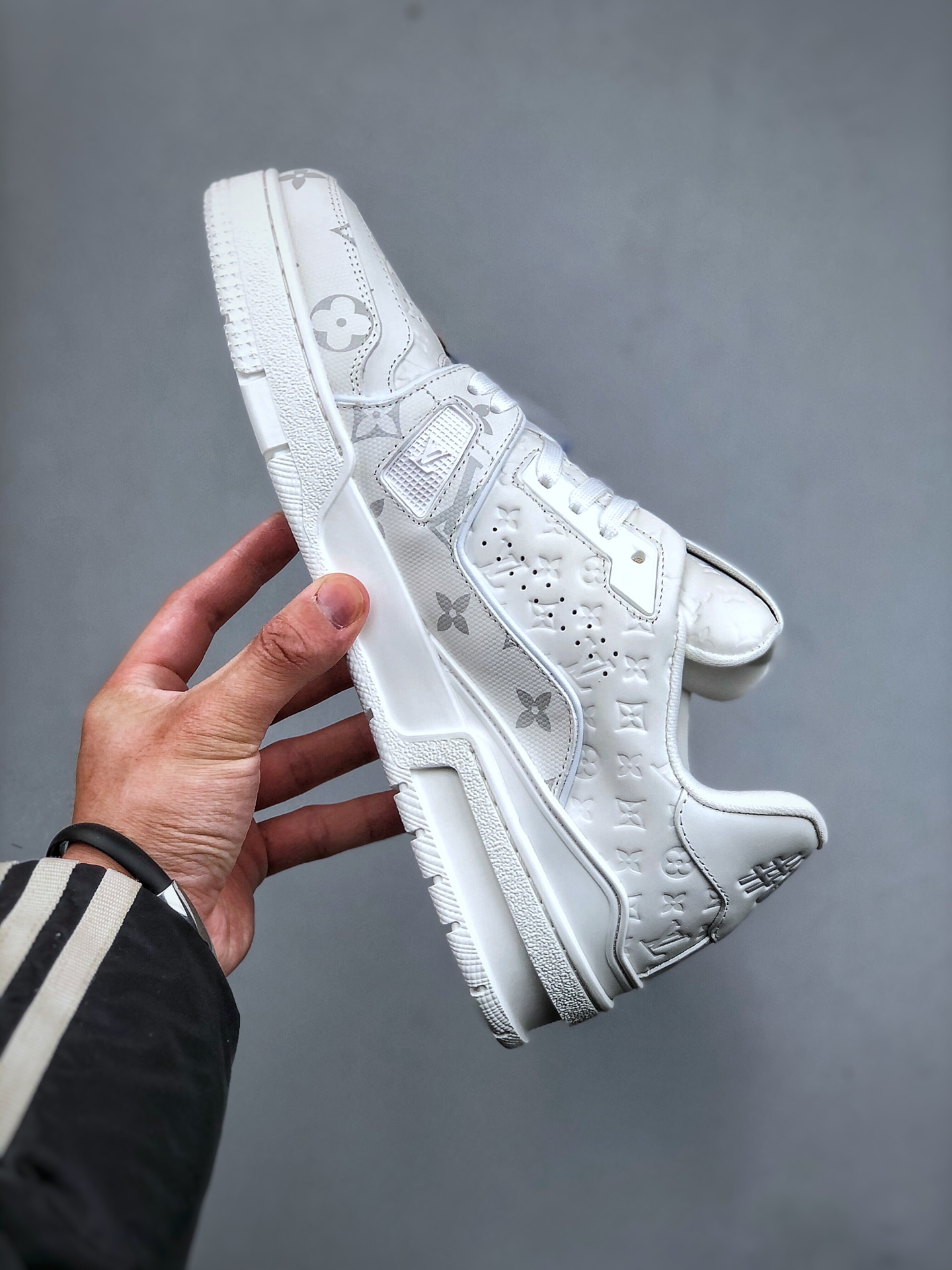 650 Virgil Abloh亲自操刀设计全新LV路易威登Louis Vuitton Trainer Sneaker Low休闲运动文化百搭篮球板鞋 3D全白