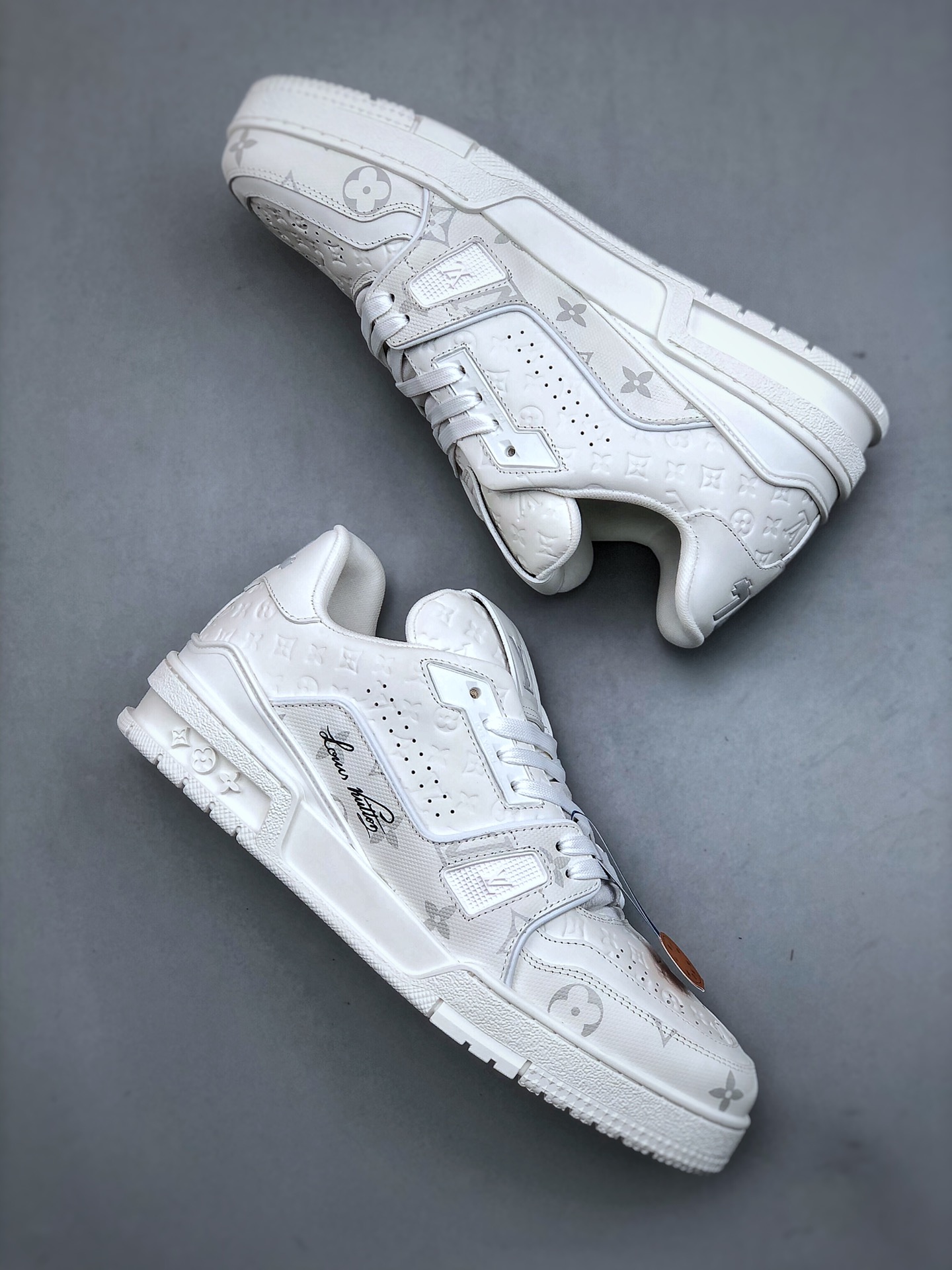 650 Virgil Abloh亲自操刀设计全新LV路易威登Louis Vuitton Trainer Sneaker Low休闲运动文化百搭篮球板鞋 3D全白