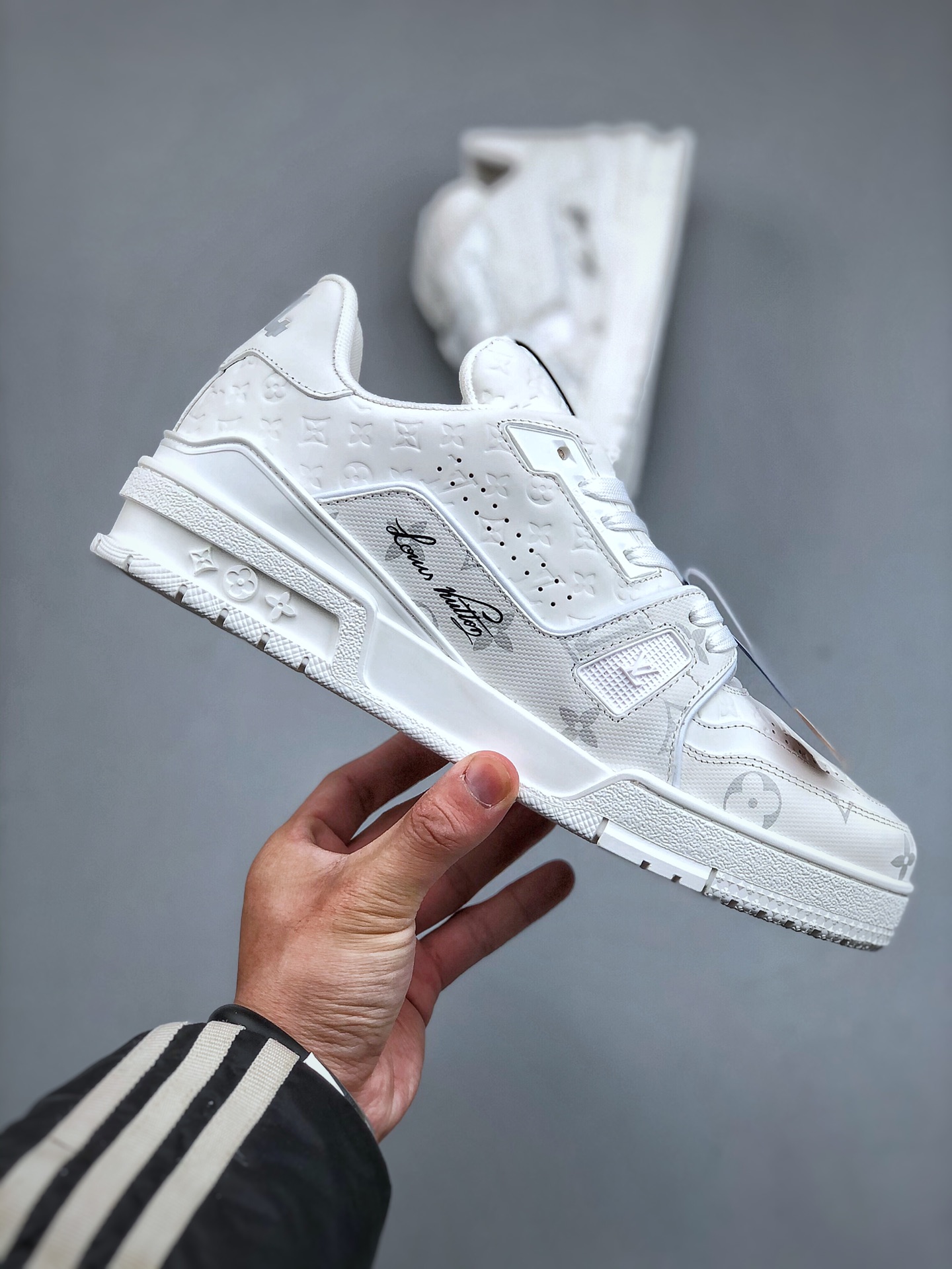 650 Virgil Abloh亲自操刀设计全新LV路易威登Louis Vuitton Trainer Sneaker Low休闲运动文化百搭篮球板鞋 3D全白